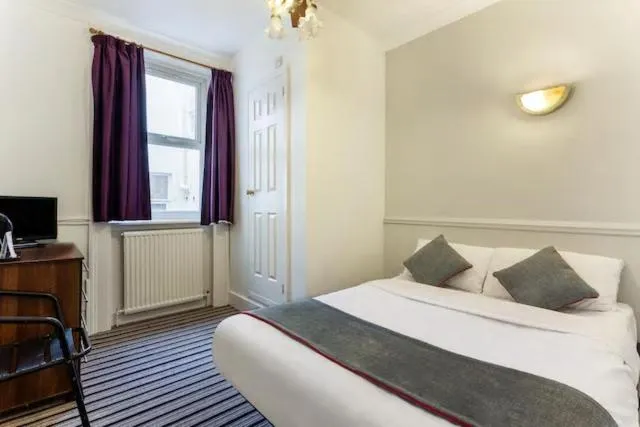 Bedroom, Bed in Enrico Hotel