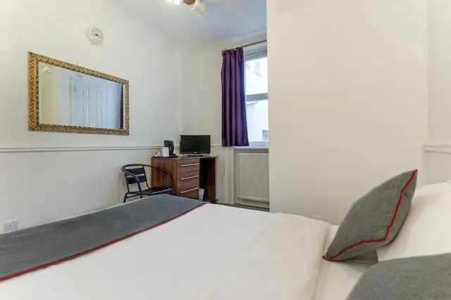 Bedroom, Bed in Enrico Hotel