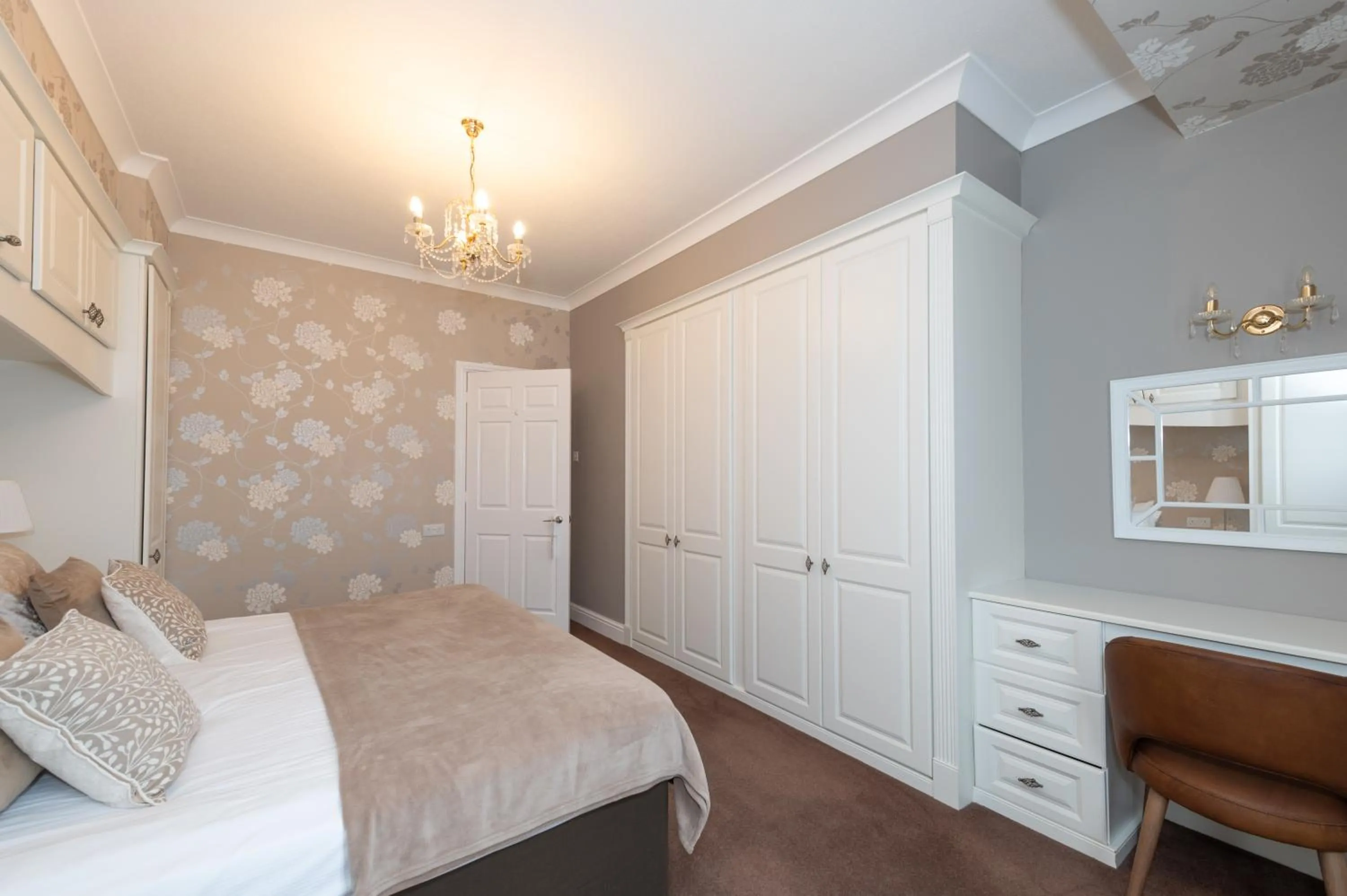 Property building, Bed in Appleby Manor Hotel & Garden Spa