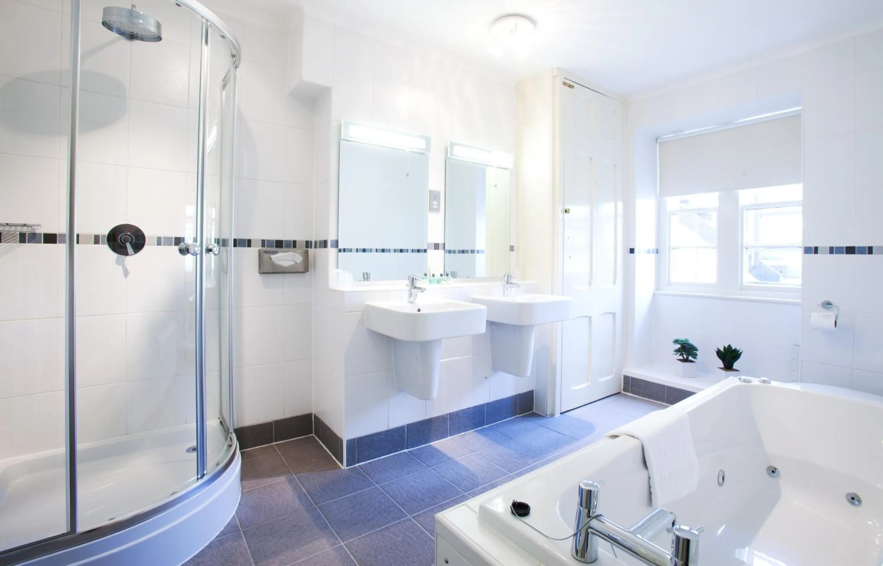 Bathroom in Appleby Manor Hotel & Garden Spa