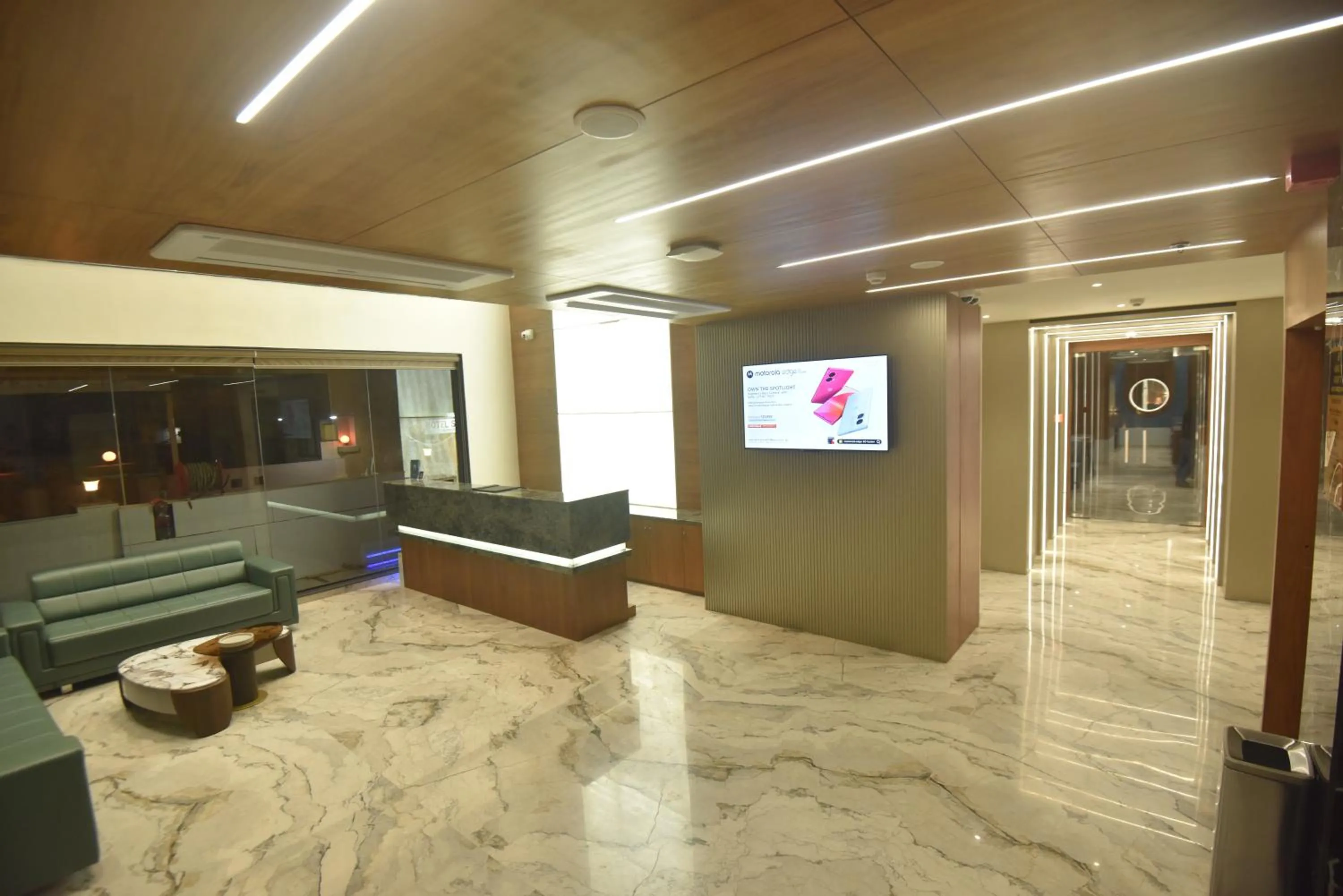 Text overlay in Kings Kraft Tremezzo Inn, Somnath