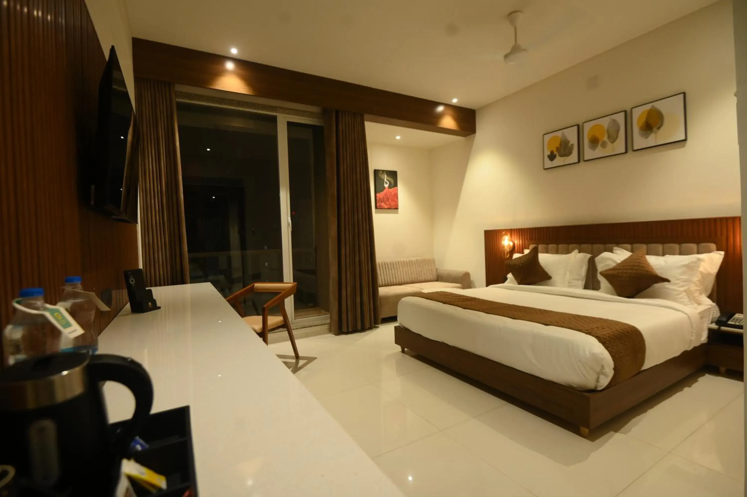 Bedroom, Bed in Kings Kraft Tremezzo Inn, Somnath Bedroom, Bed in Kings Kraft Tremezzo Inn, Somnath