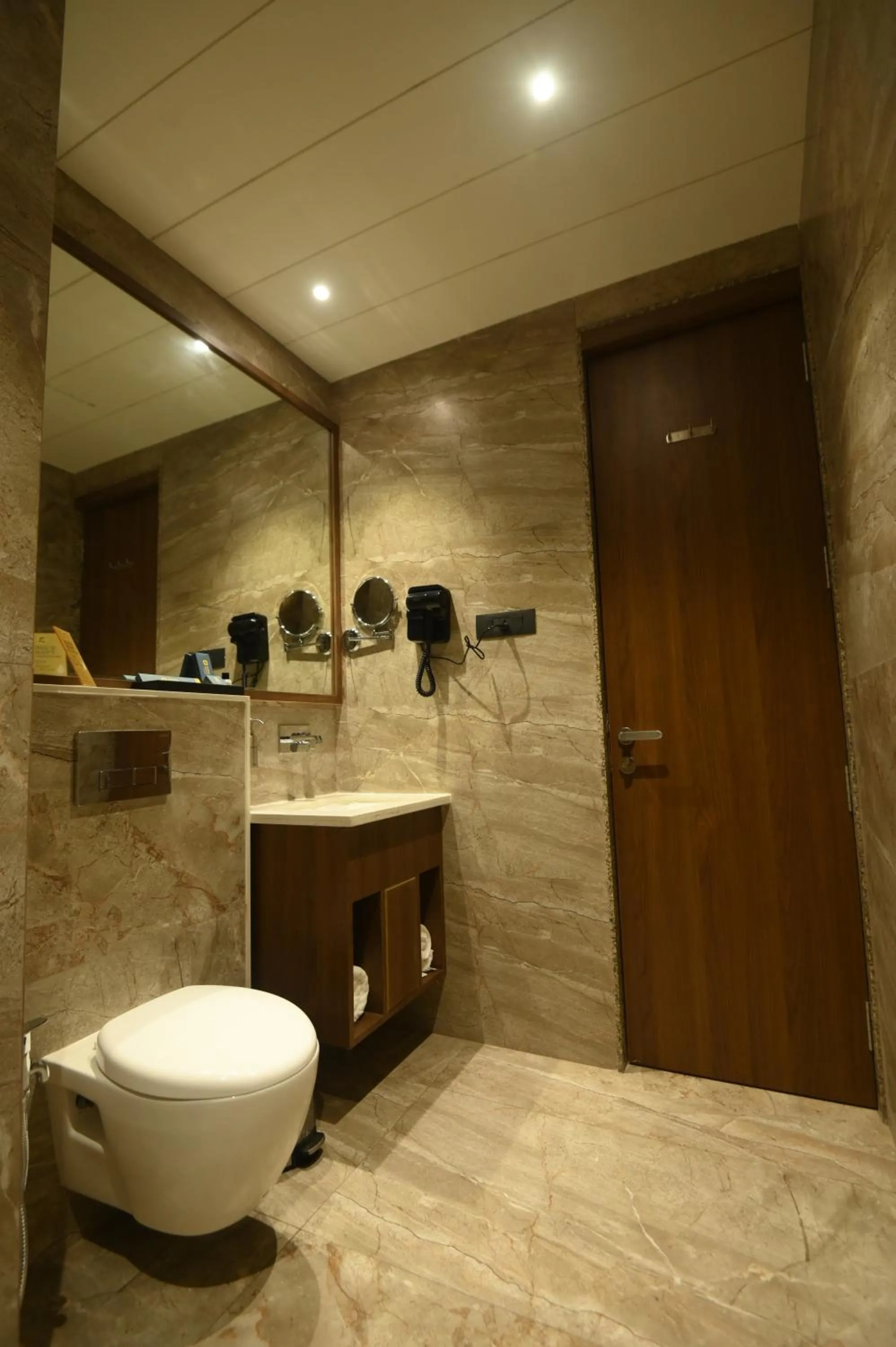 Bathroom in Kings Kraft Tremezzo Inn, Somnath