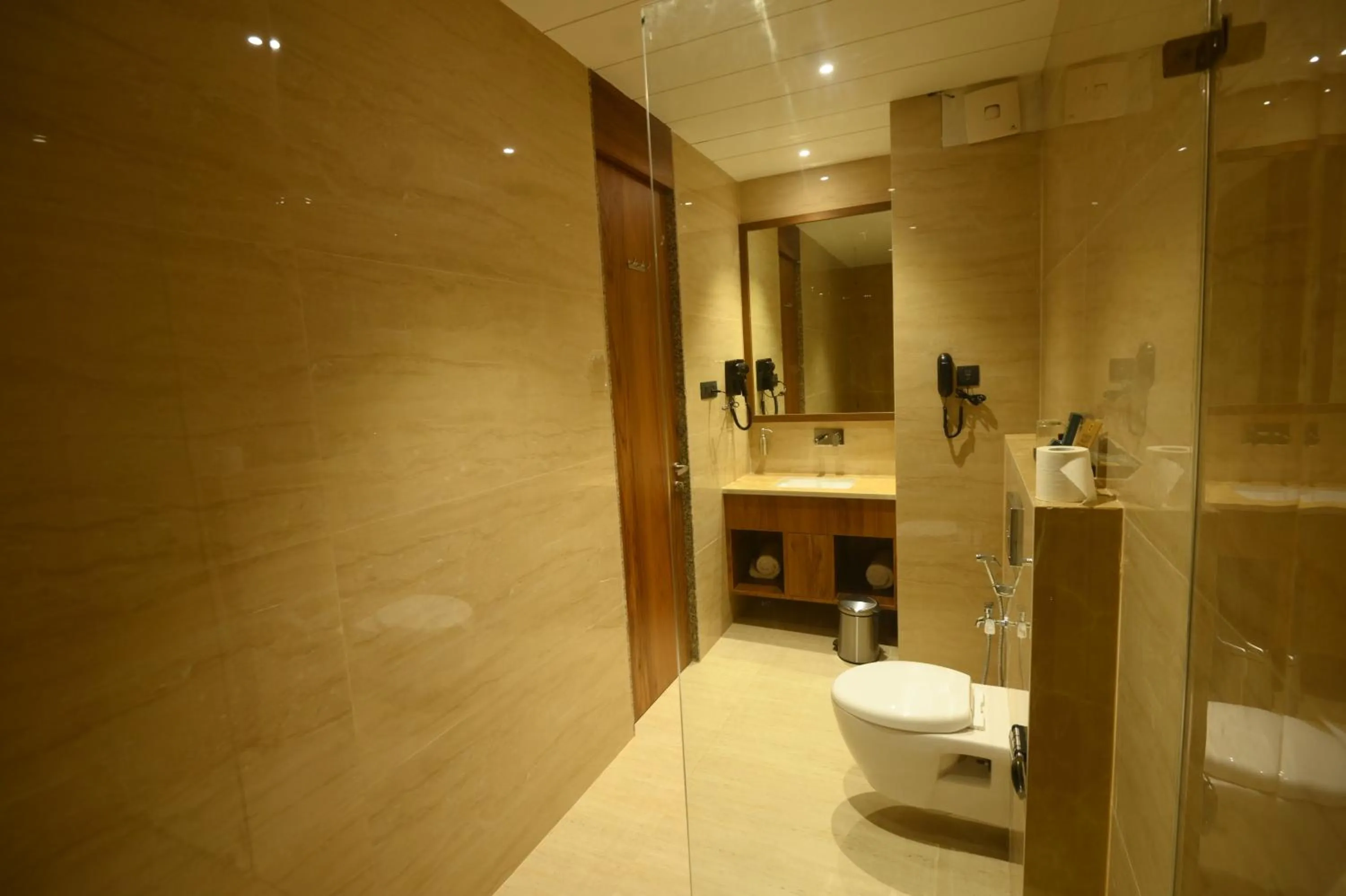 Bathroom in Kings Kraft Tremezzo Inn, Somnath