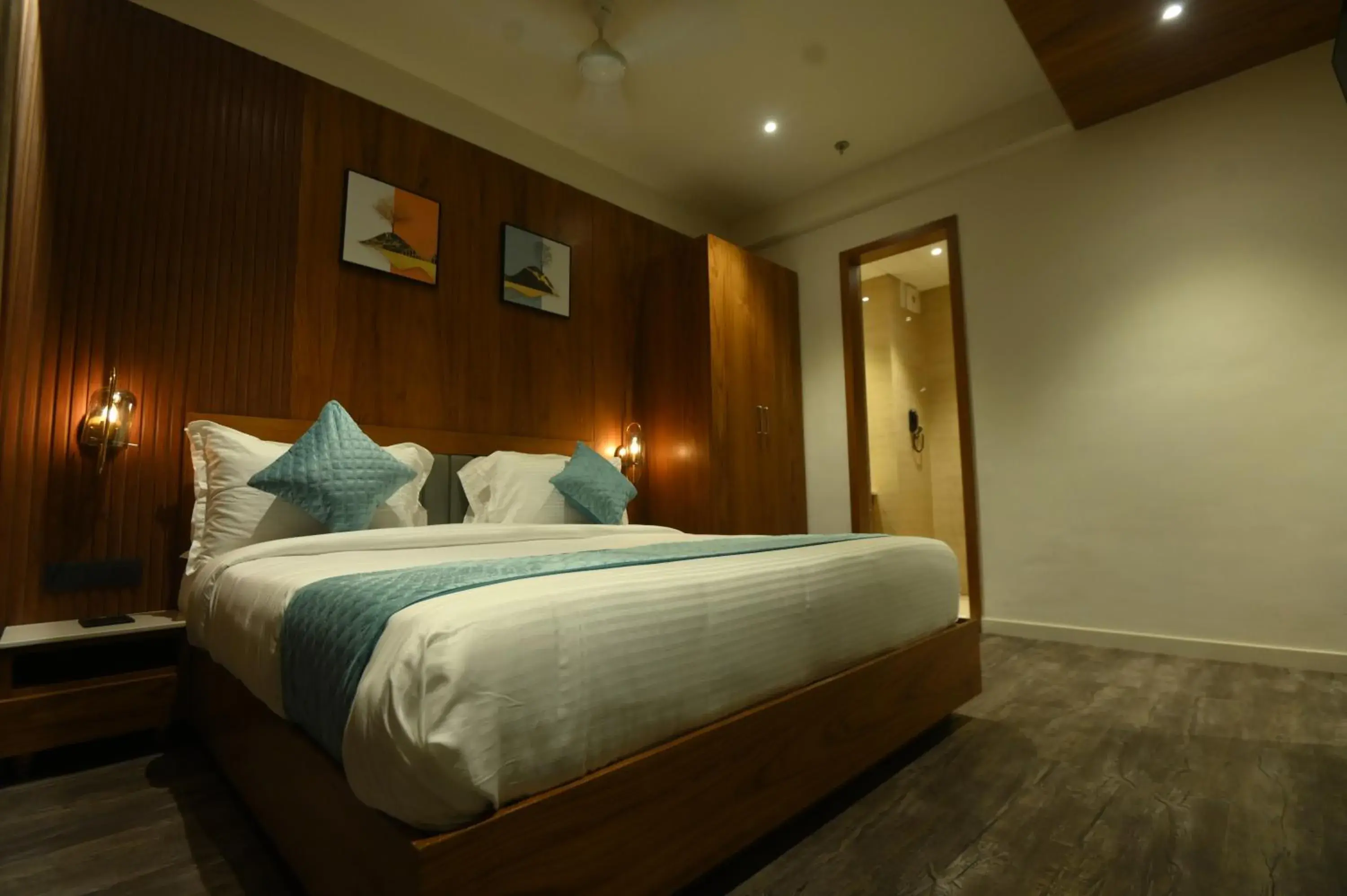 Bedroom, Bed in Kings Kraft Tremezzo Inn, Somnath Bedroom, Bed in Kings Kraft Tremezzo Inn, Somnath