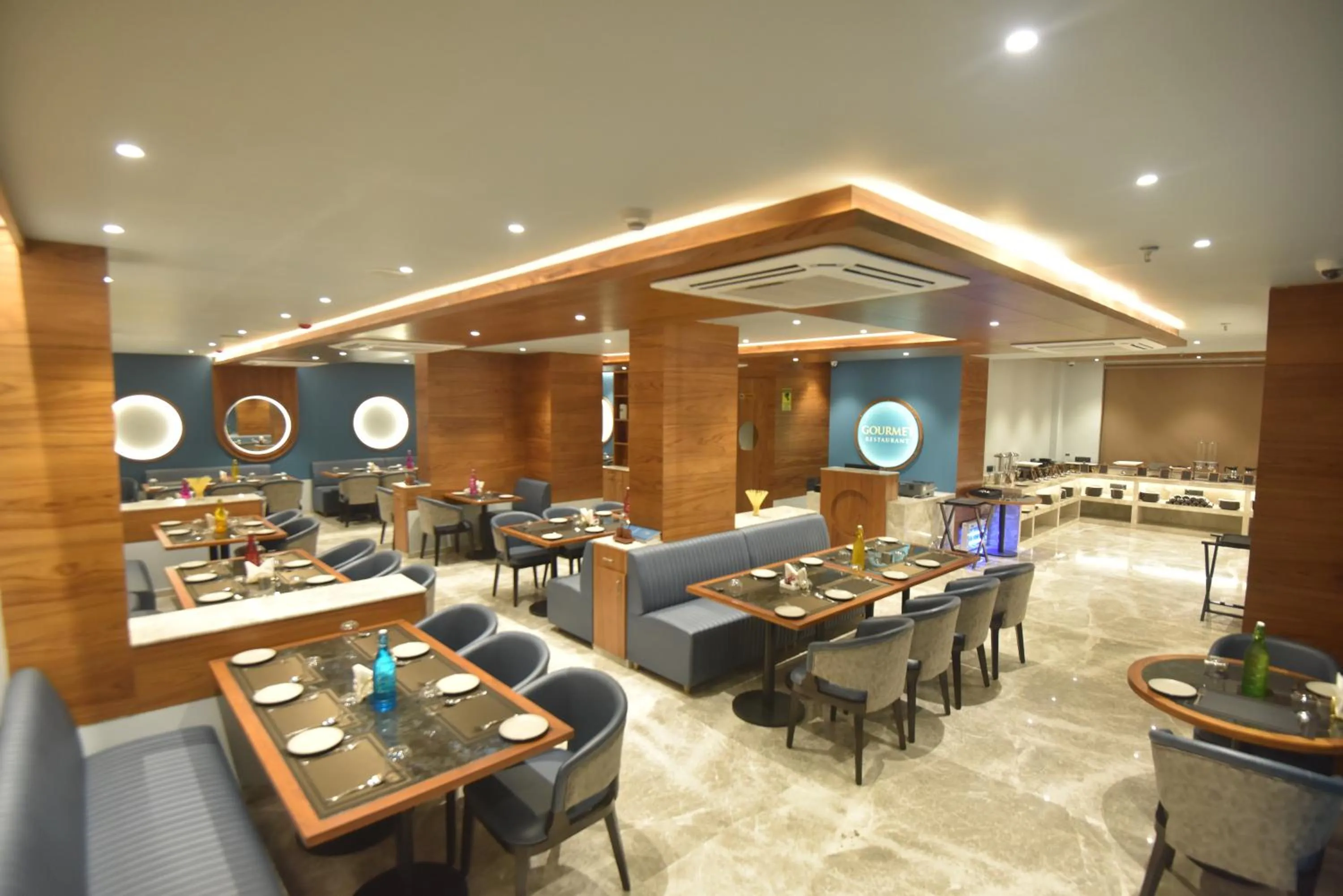 Restaurant/places to eat in Kings Kraft Tremezzo Inn, Somnath