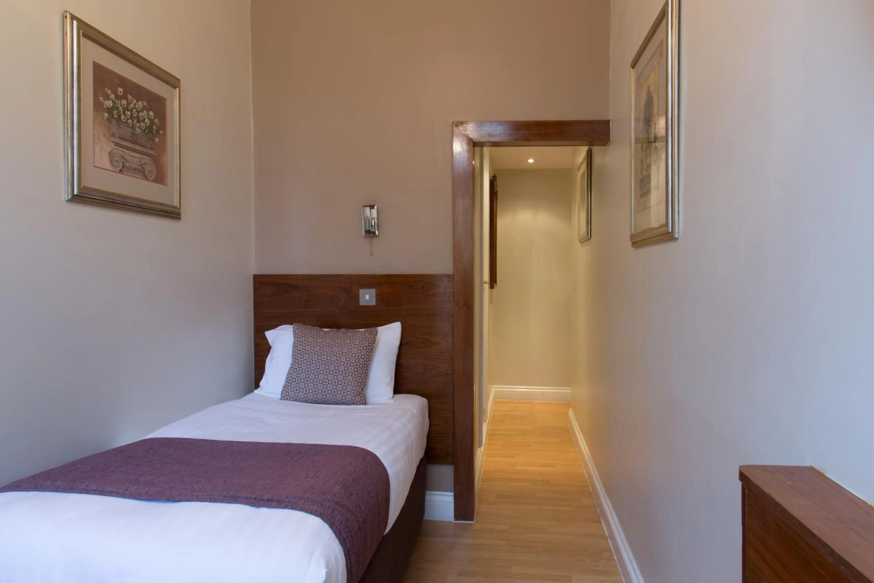 Bed in Garden View Hotel