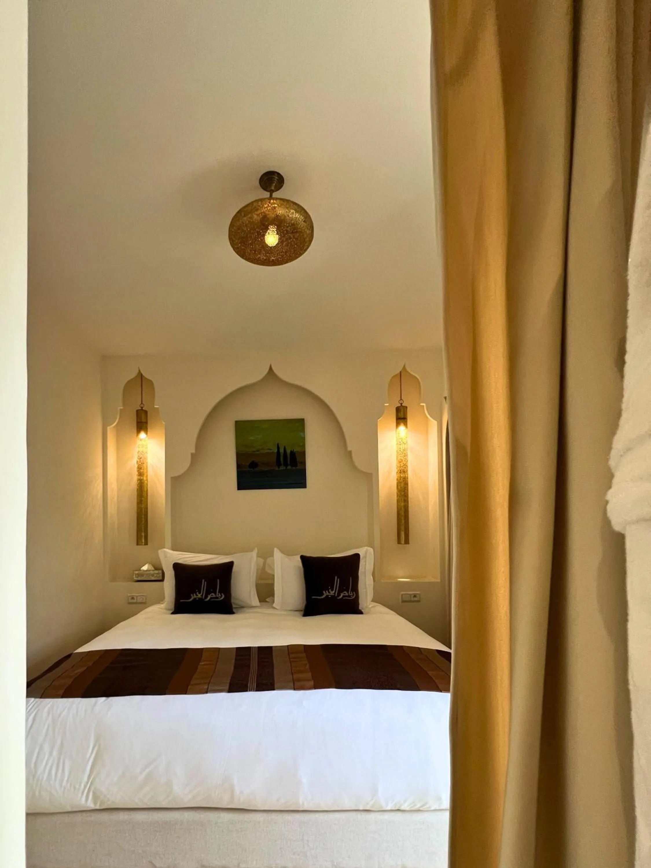 Bed in Riad El Khaeir - Piscine, Hamam & Spa