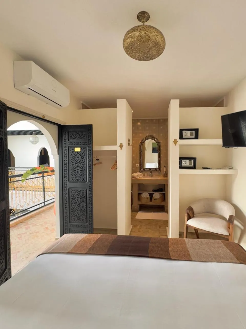 Photo of the whole room, Bed in Riad El Khaeir - Piscine, Hamam & Spa