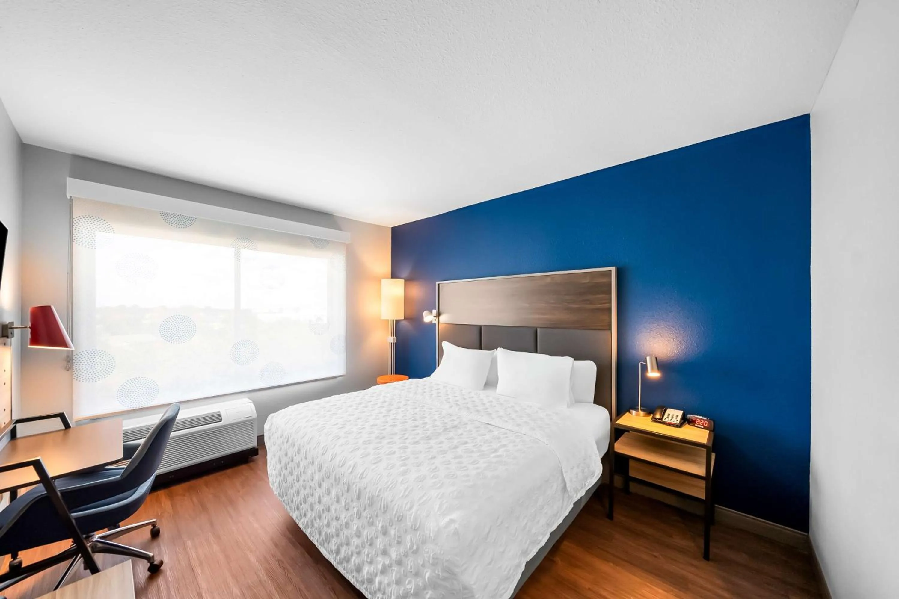 Bedroom, Bed in Tru by Hilton Plano Hwy 75