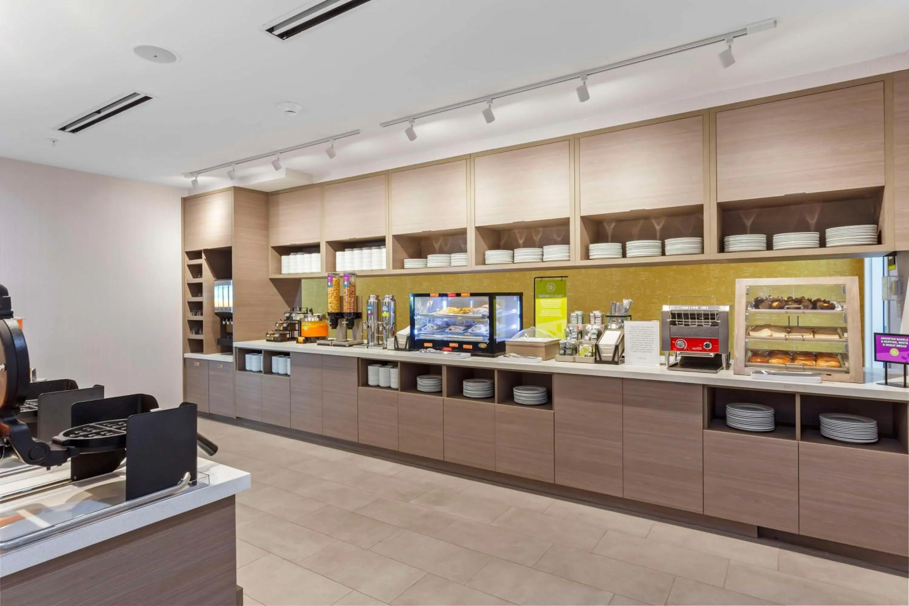 Lounge or bar in Home2 Suites By Hilton Lake Jackson