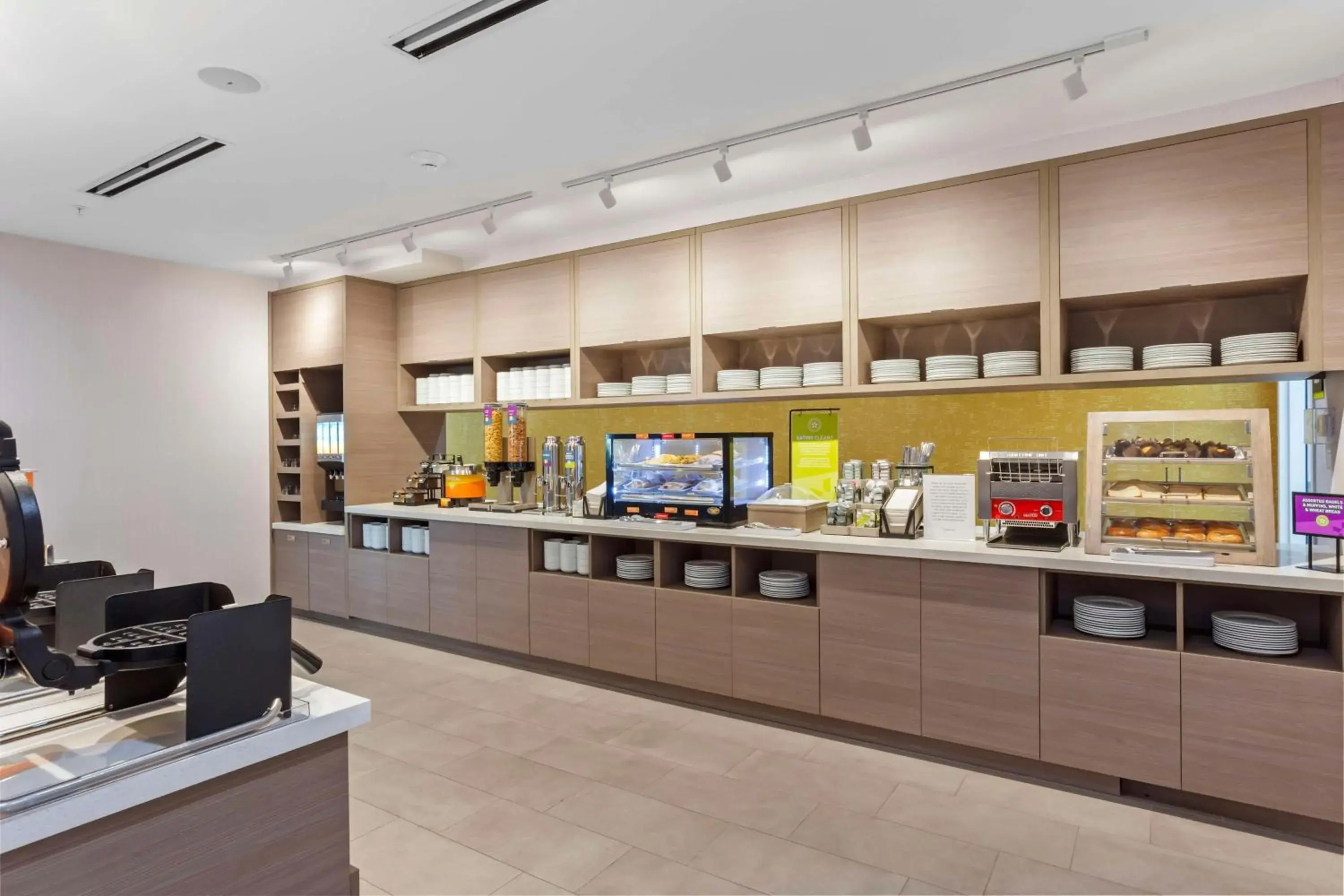 Lounge or bar in Home2 Suites By Hilton Lake Jackson Lounge or bar in Home2 Suites By Hilton Lake Jackson