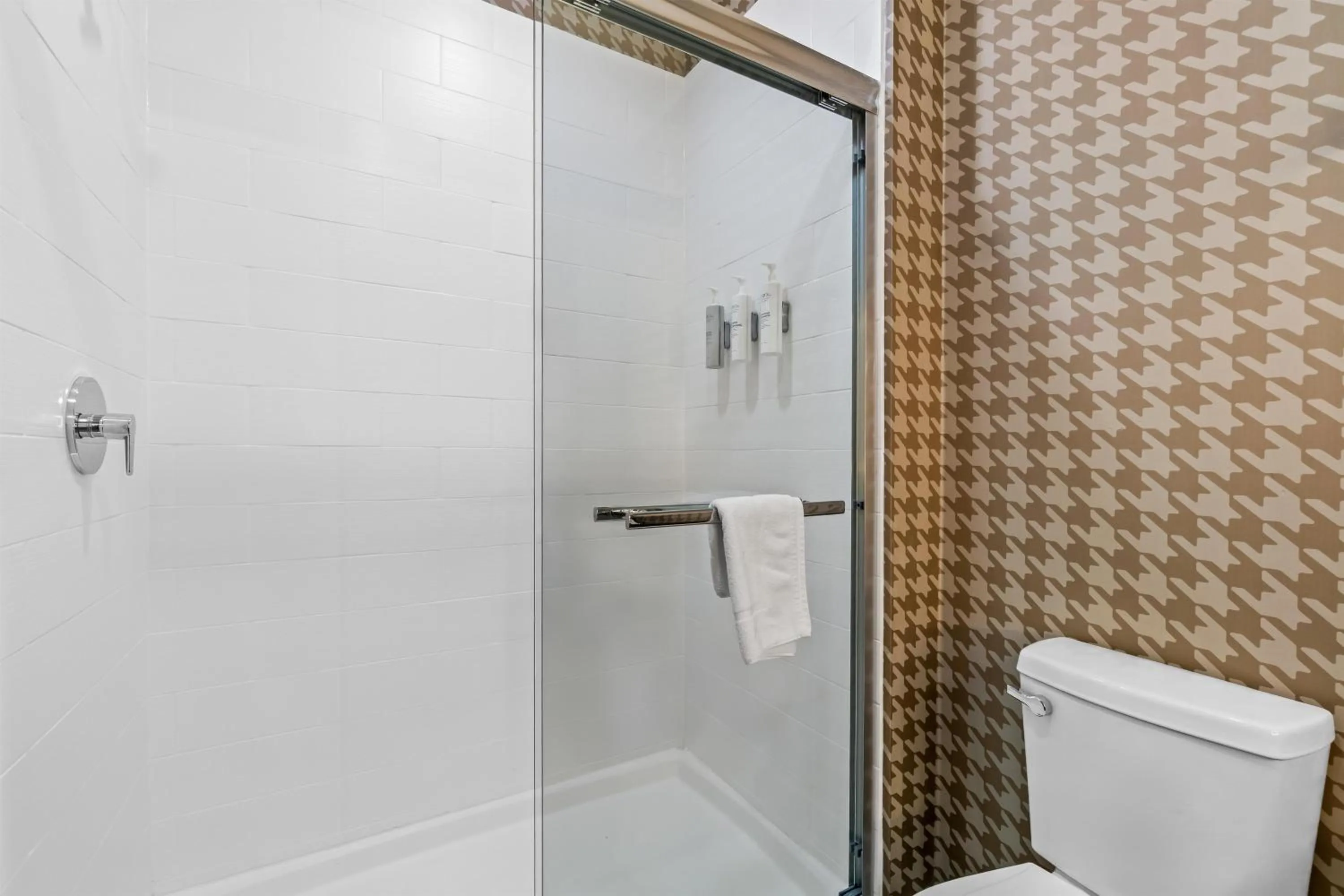 Bathroom in Home2 Suites By Hilton Marion