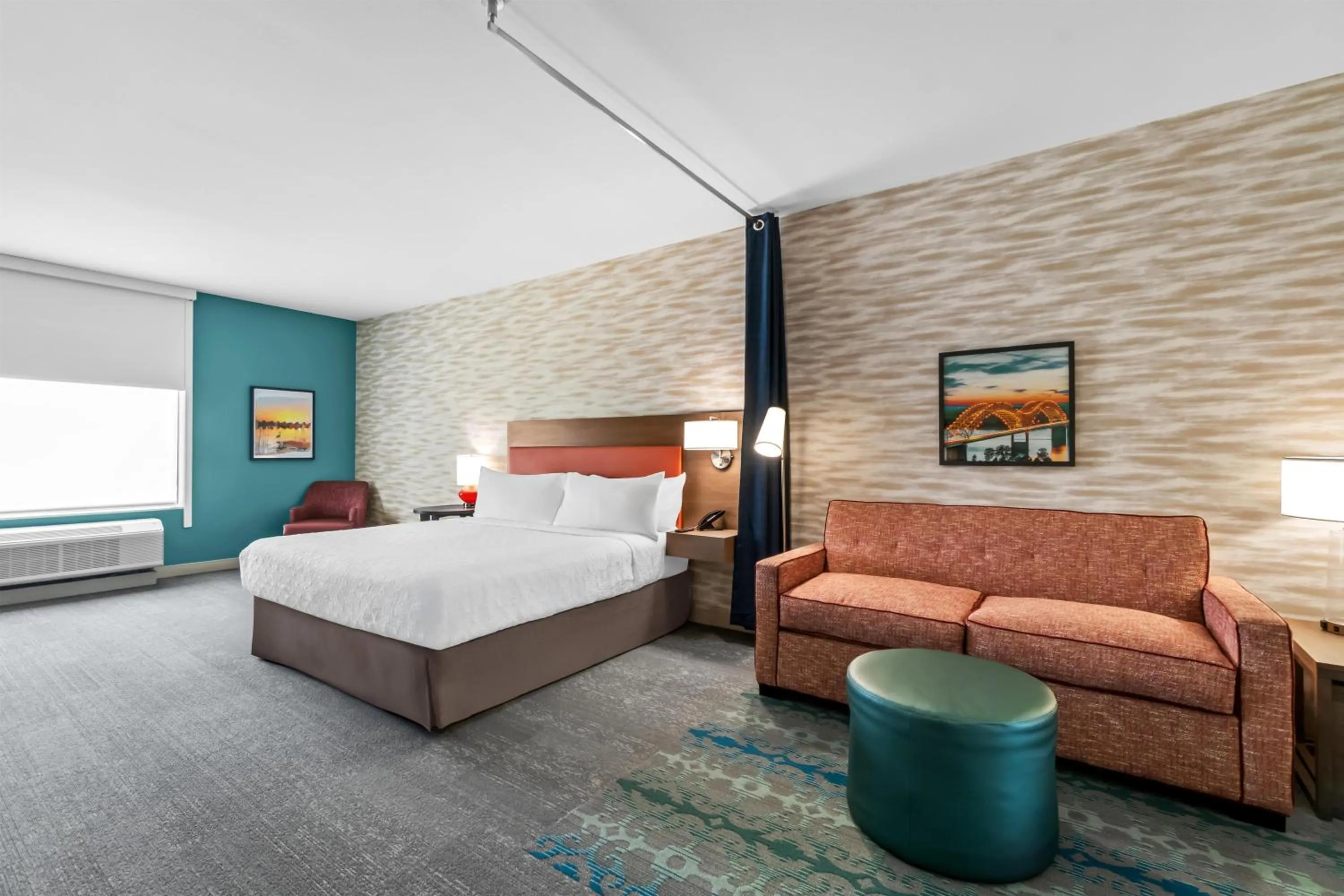 Living room, Bed in Home2 Suites By Hilton Marion