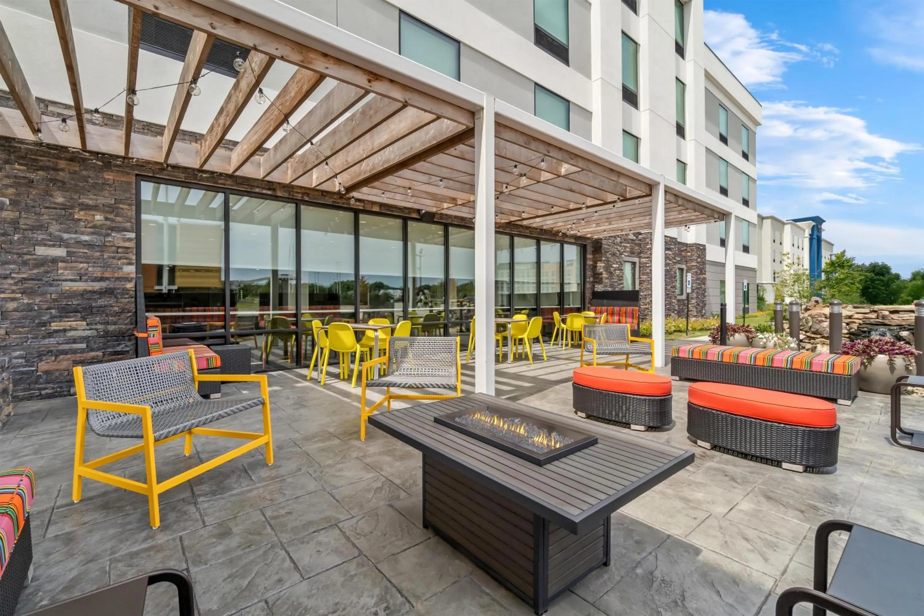 Patio in Home2 Suites By Hilton Marion