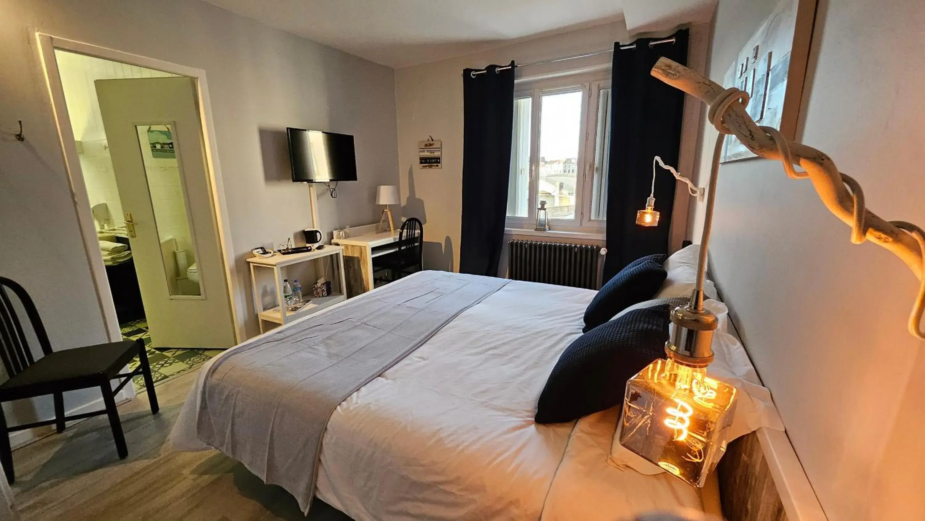 Double Room - single occupancy in Auberge de la Marine Double Room - single occupancy in Auberge de la Marine