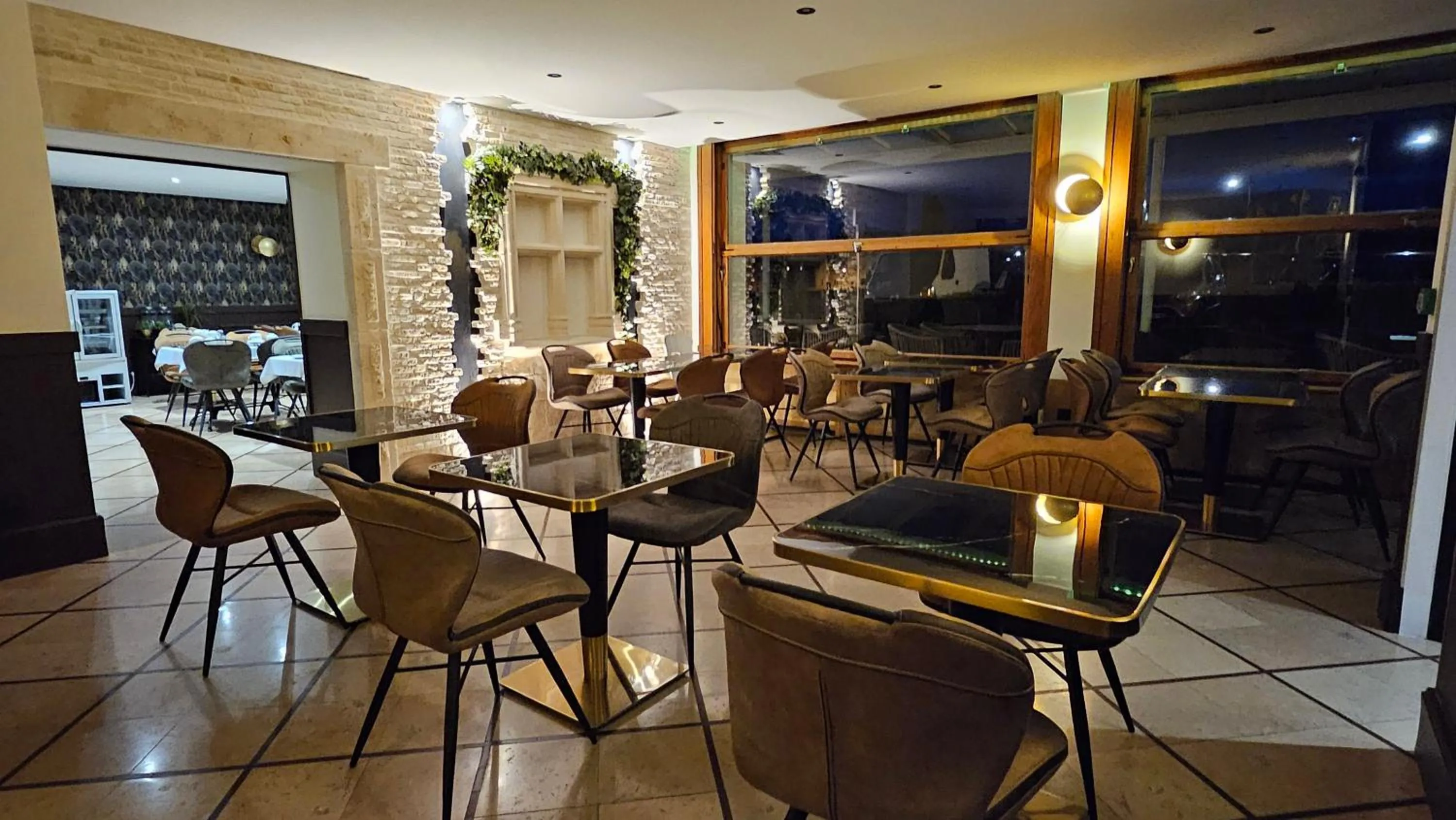 Restaurant/places to eat in Auberge de la Marine