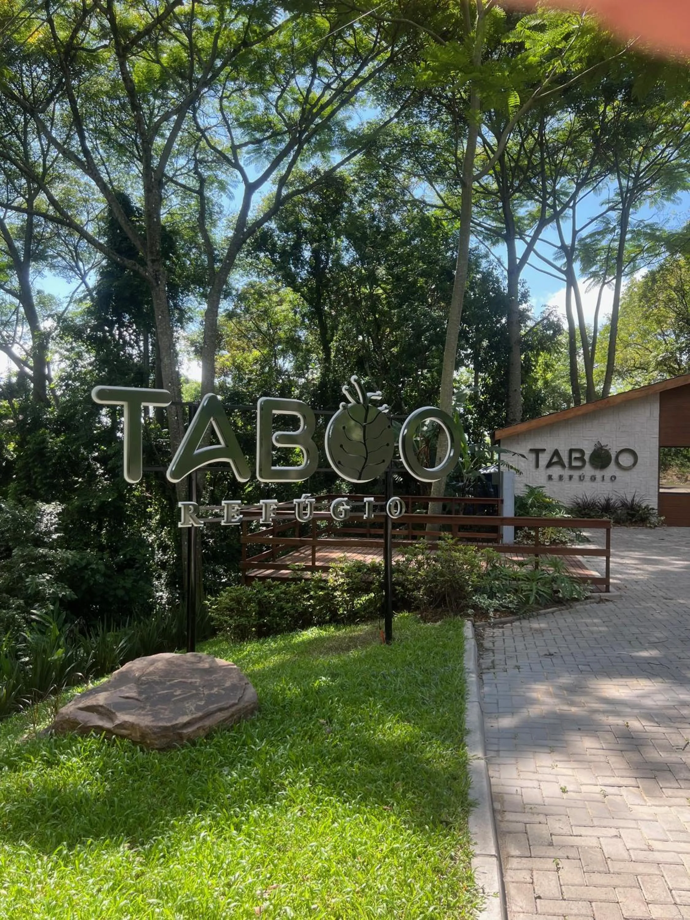 Facade/entrance in Taboo Refúgio