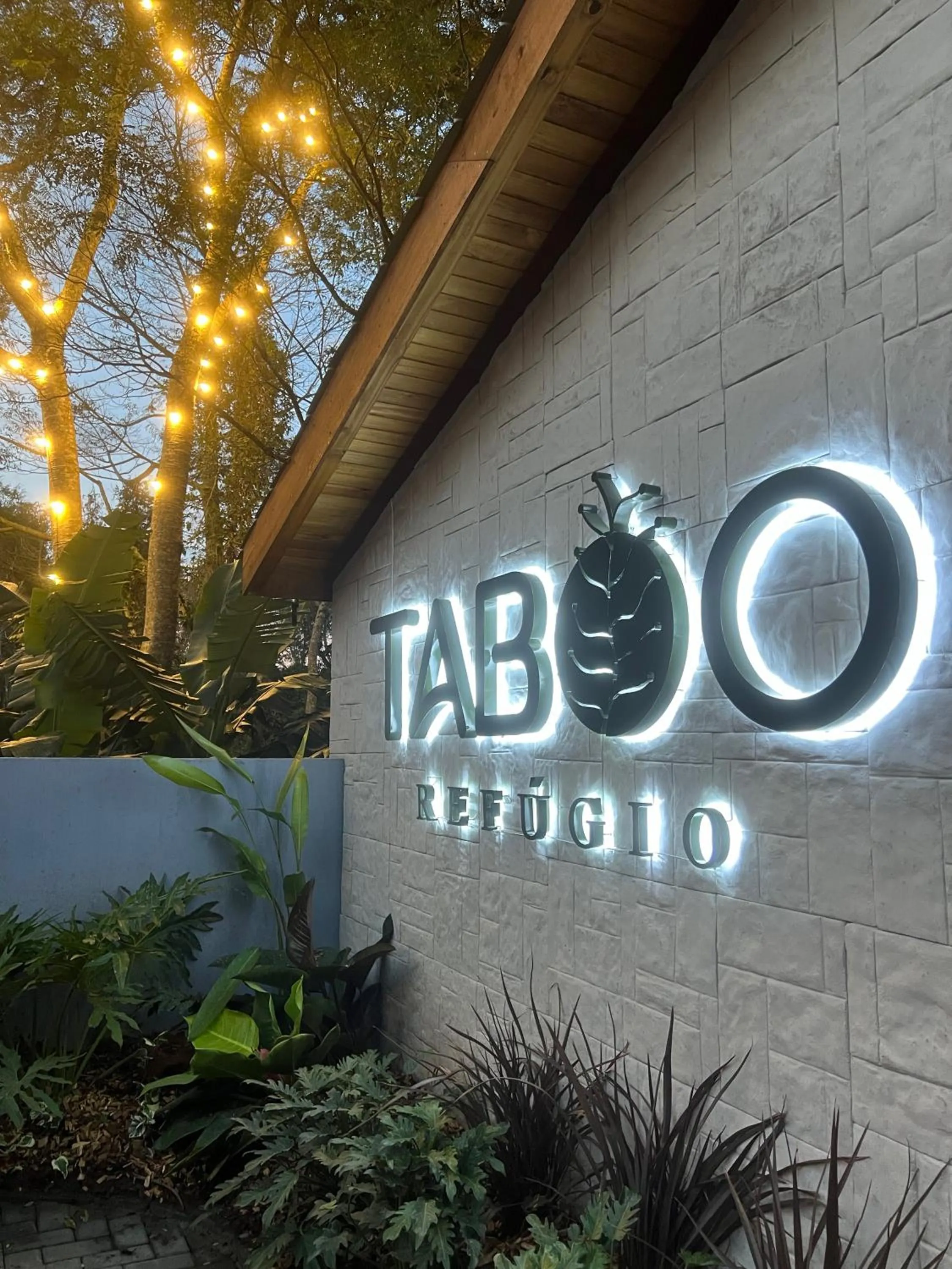 Facade/entrance in Taboo Refúgio
