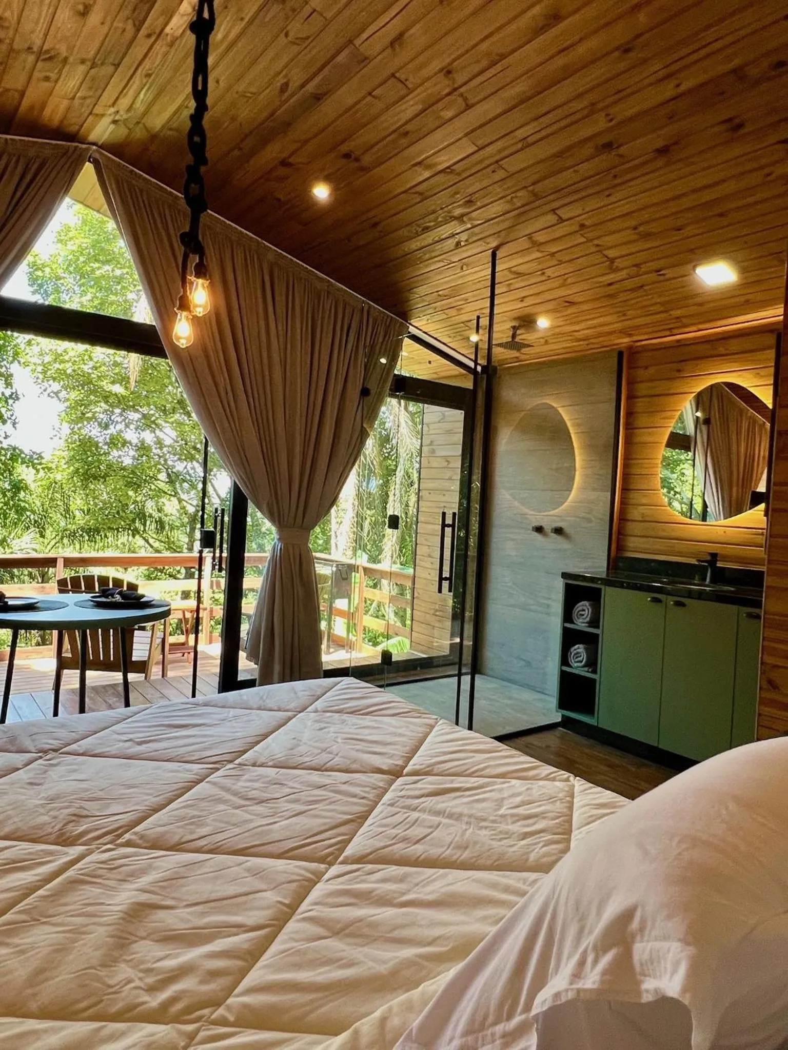 Photo of the whole room, Bed in Taboo Refúgio