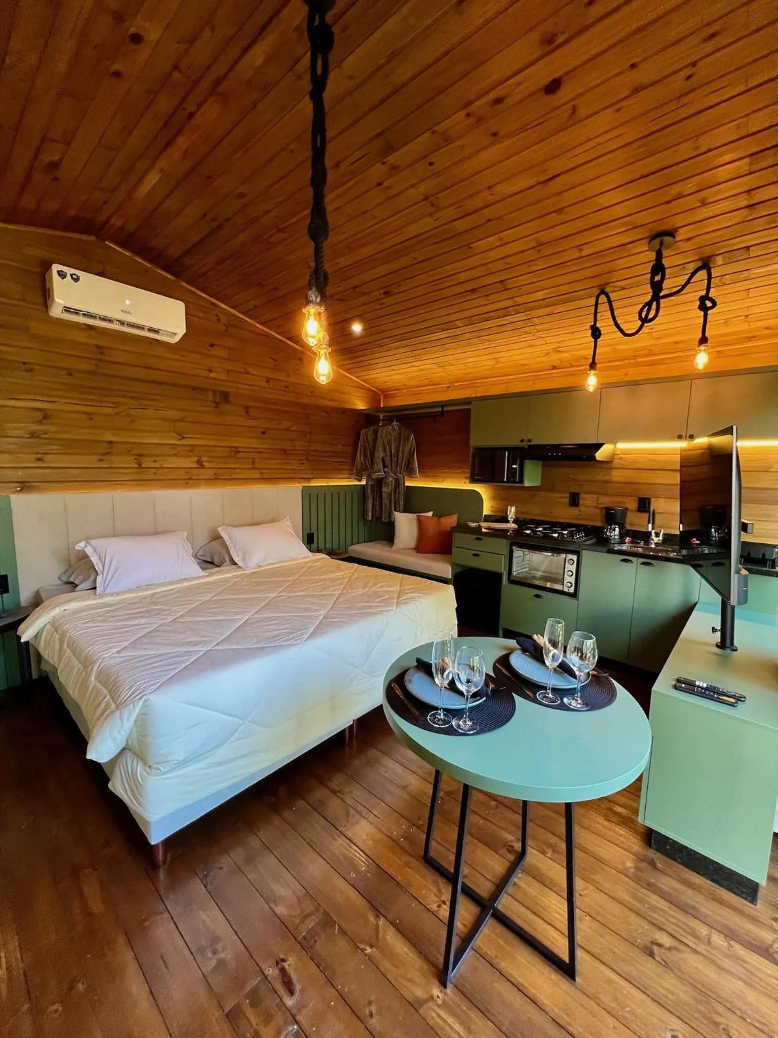 Photo of the whole room, Bed in Taboo Refúgio