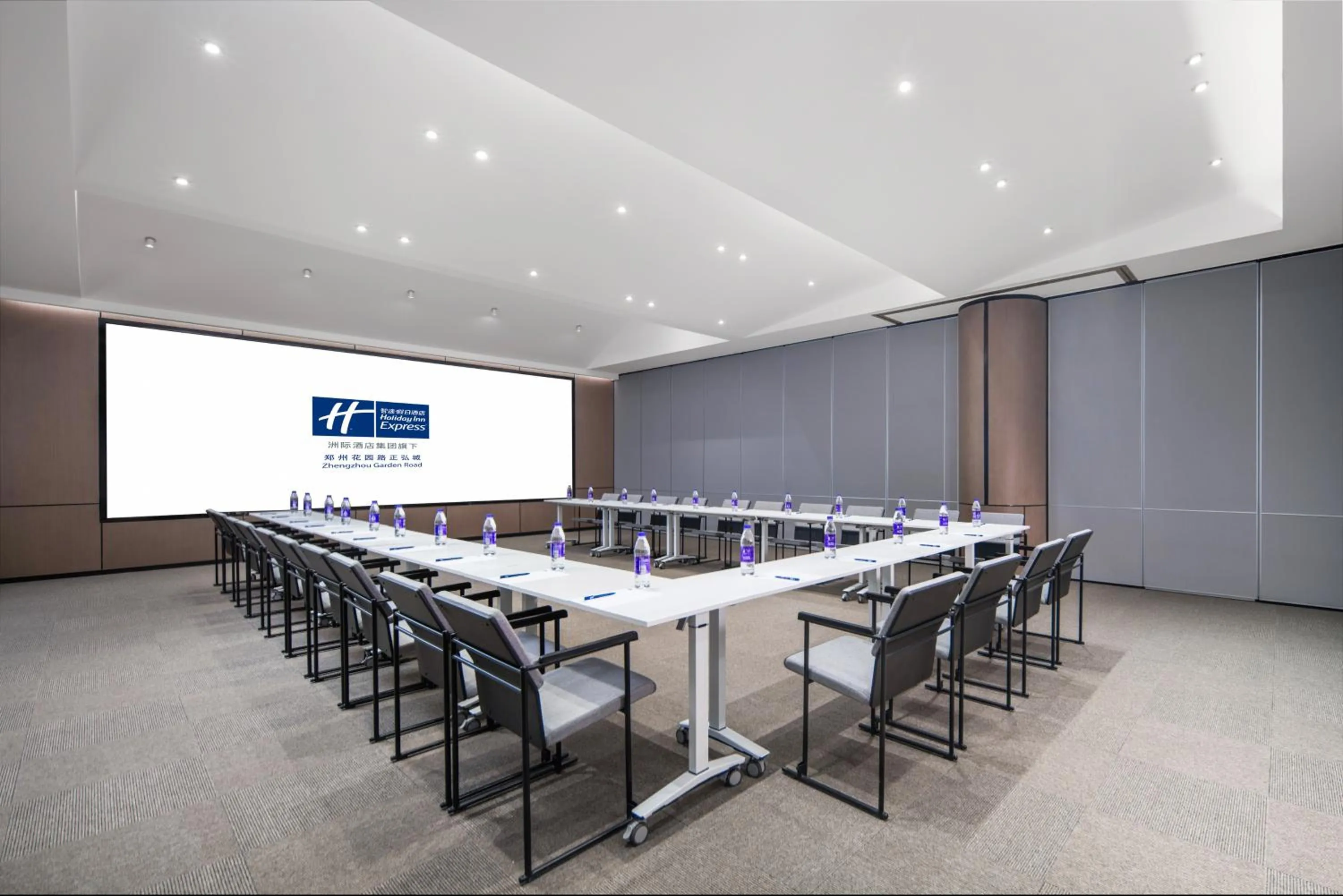 Meeting/conference room in Holiday Inn Express Zhengzhou Garden Road