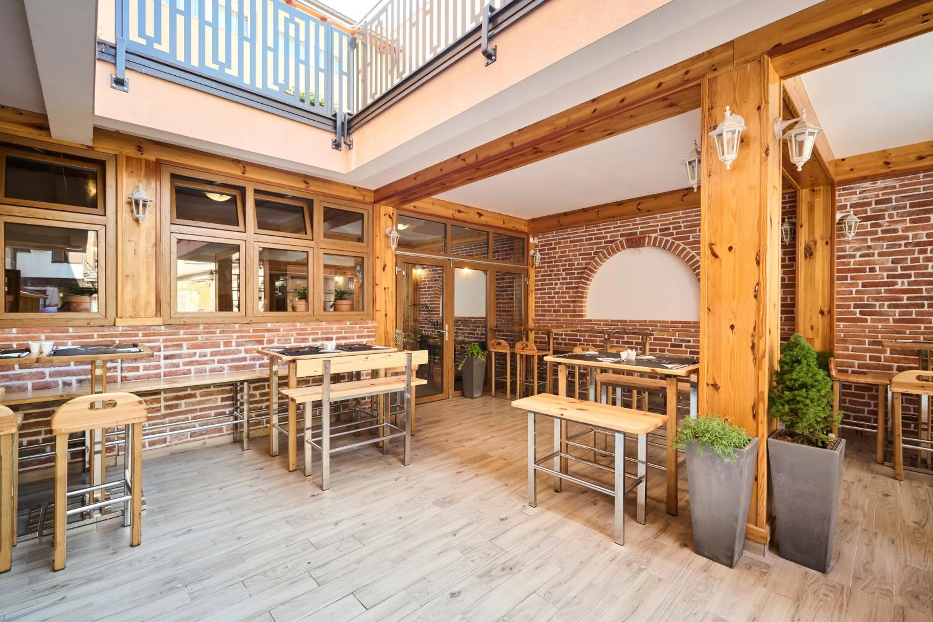 Restaurant/places to eat in Hotel Kadoor