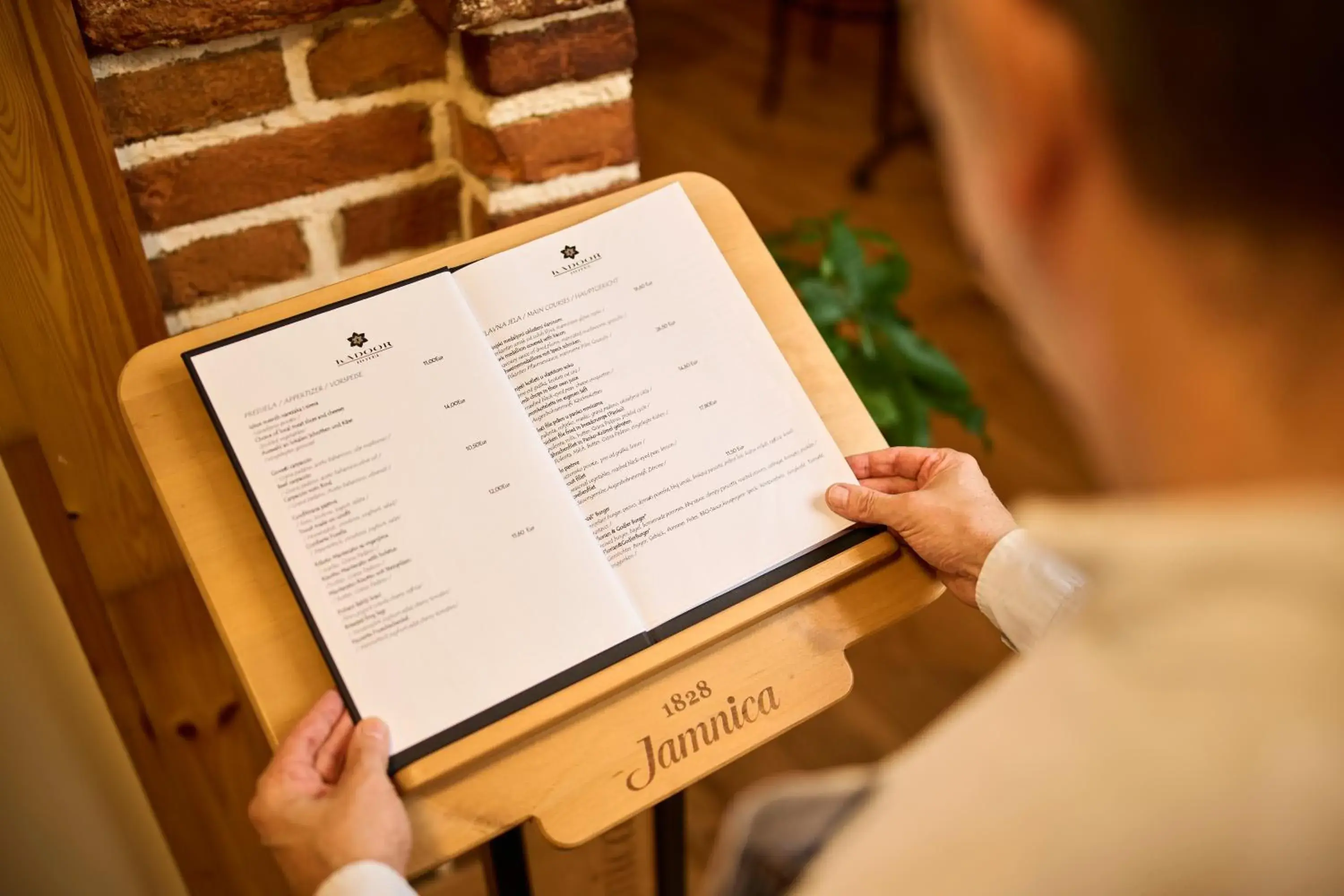 Restaurant/places to eat in Hotel Kadoor Restaurant/places to eat in Hotel Kadoor