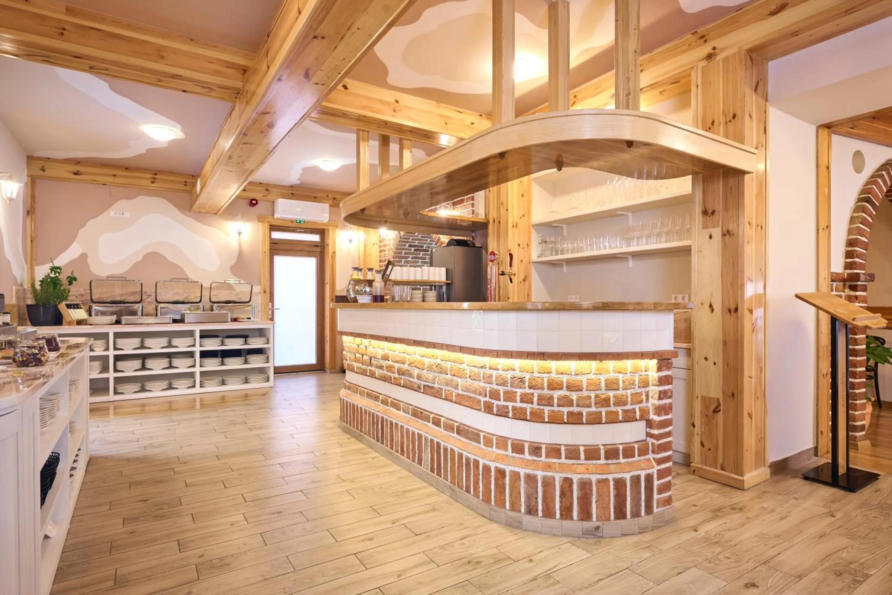 Restaurant/places to eat in Hotel Kadoor