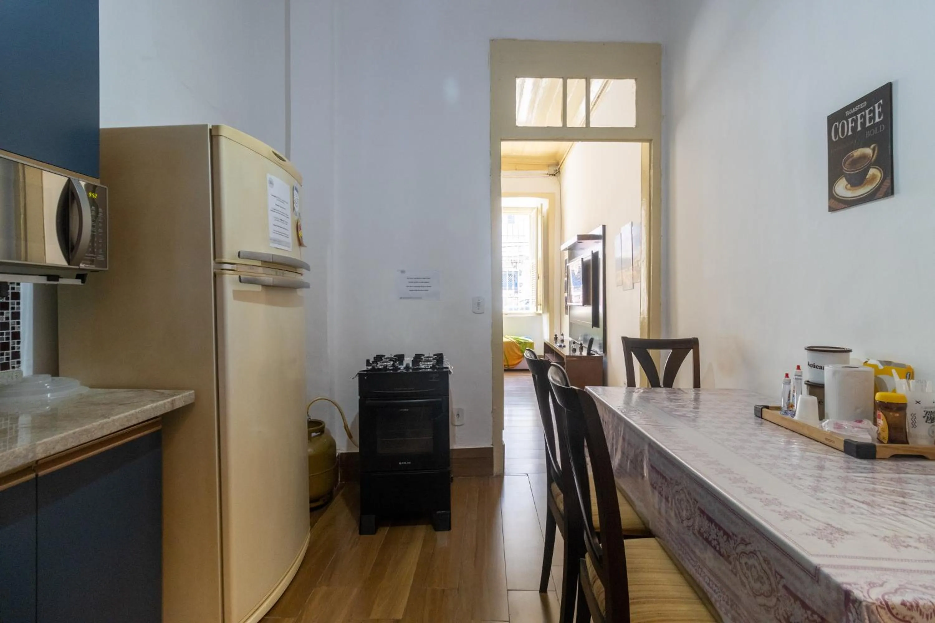 Kitchen or kitchenette in Rio Vibes Hostel - Hostel na Glória, AC, Social Vibe & Near Lapa