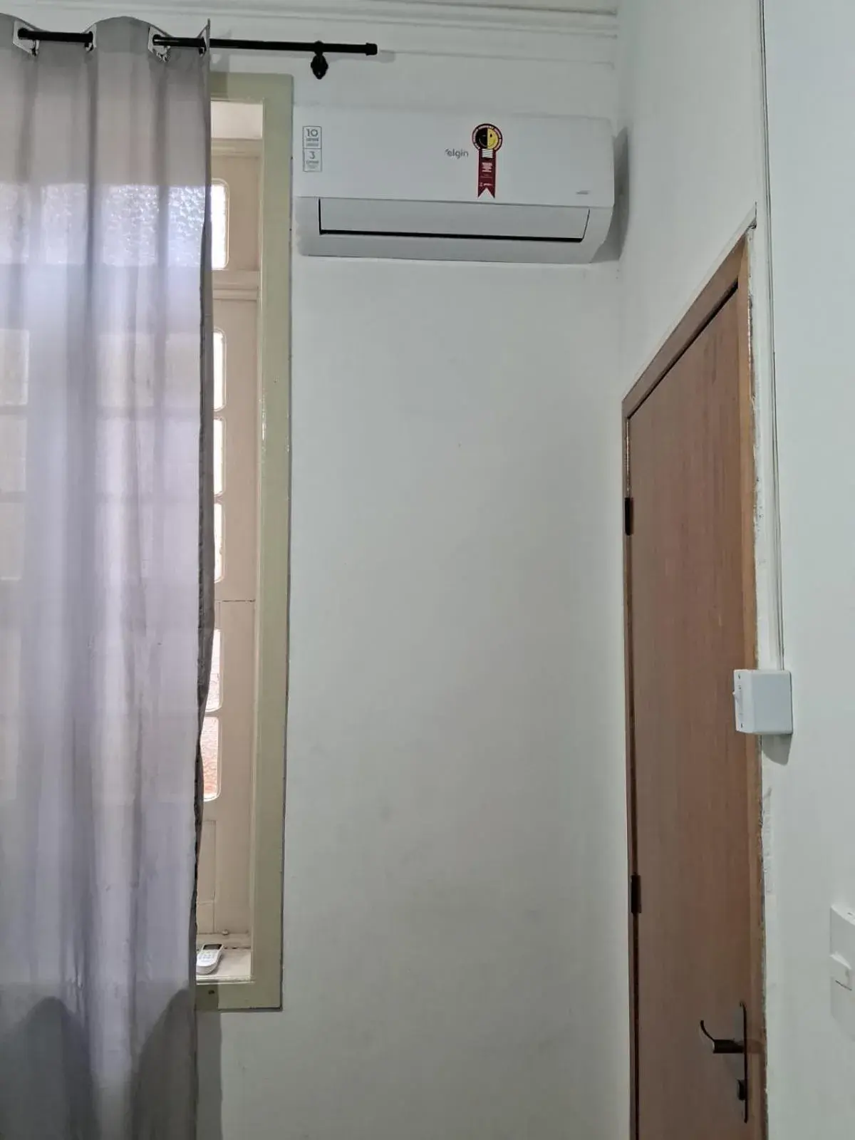 Double Room with Shared Bathroom in Rio Vibes Hostel - Hostel na Glória, AC, Social Vibe & Near Lapa Double Room with Shared Bathroom in Rio Vibes Hostel - Hostel na Glória, AC, Social Vibe & Near Lapa
