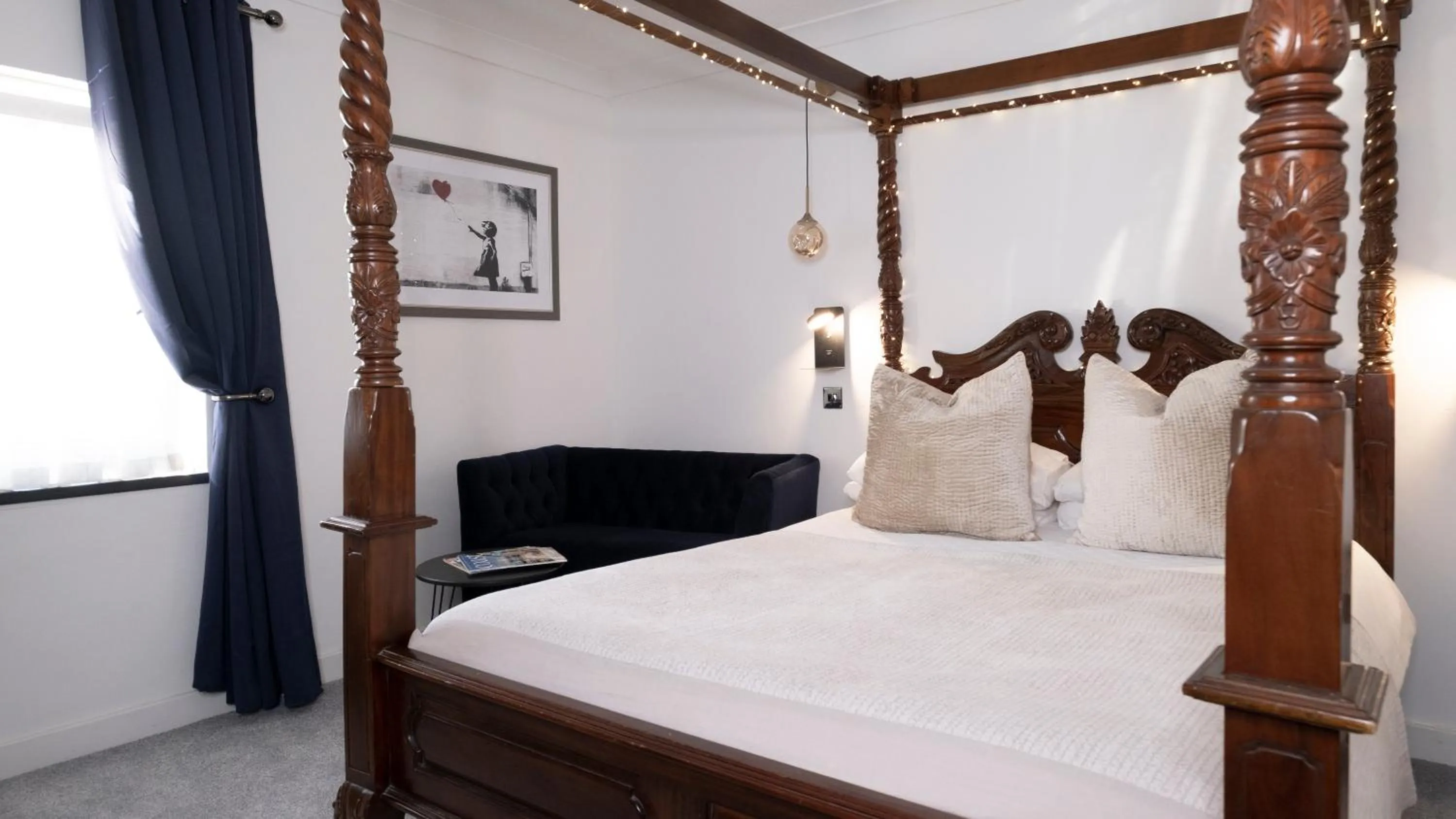 Bed in Durrant House Hotel