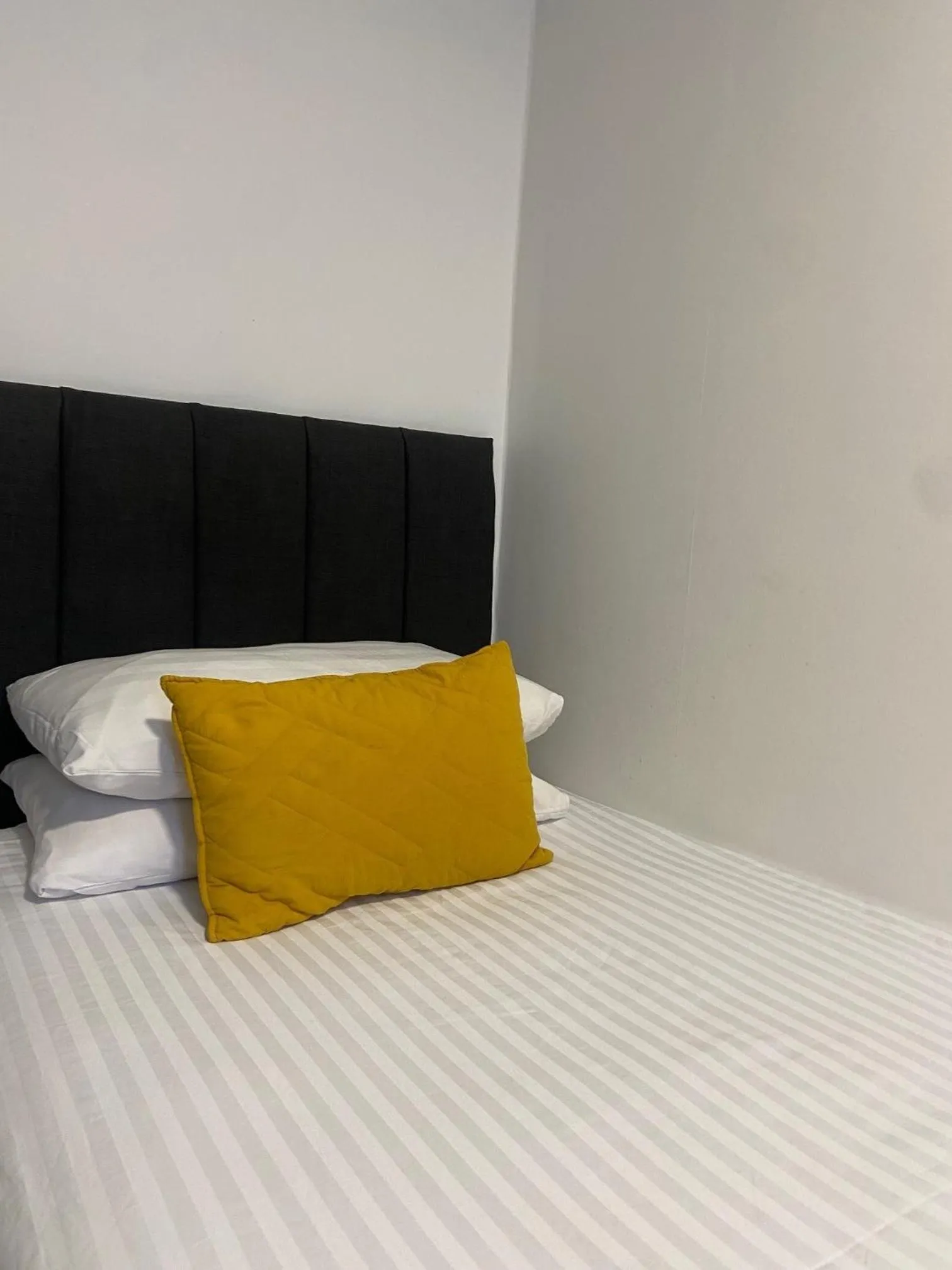 Bed in Durrant House Hotel