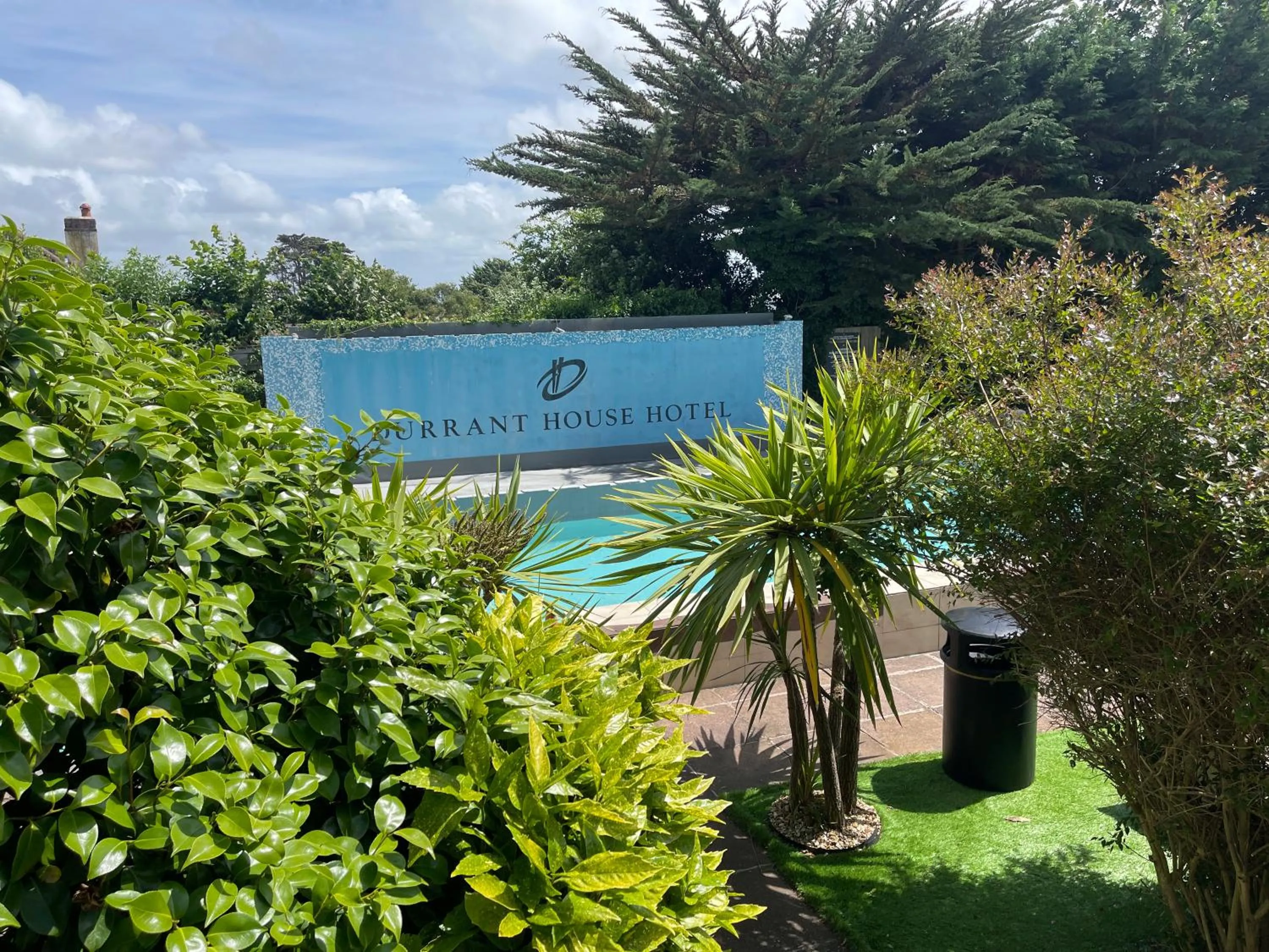 Swimming pool in Durrant House Hotel
