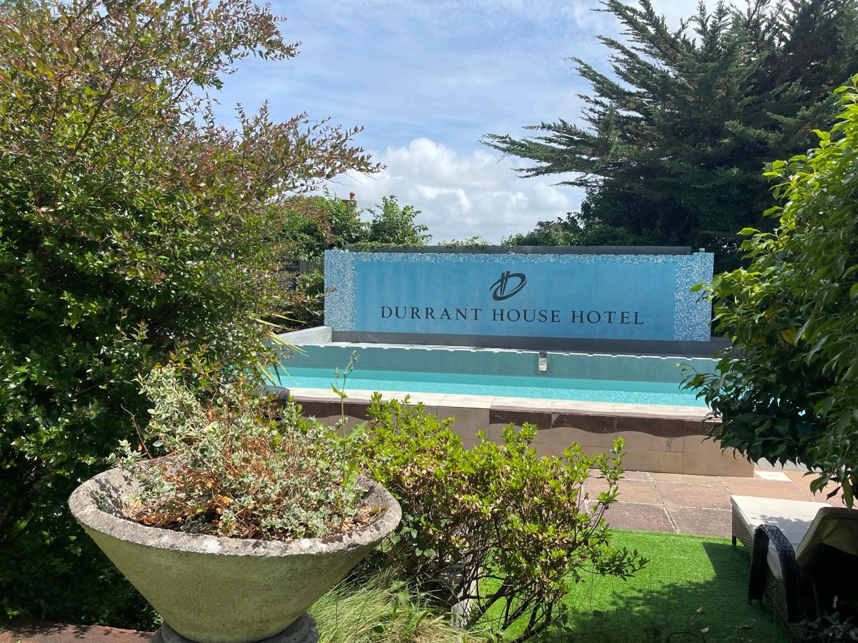 Swimming pool in Durrant House Hotel