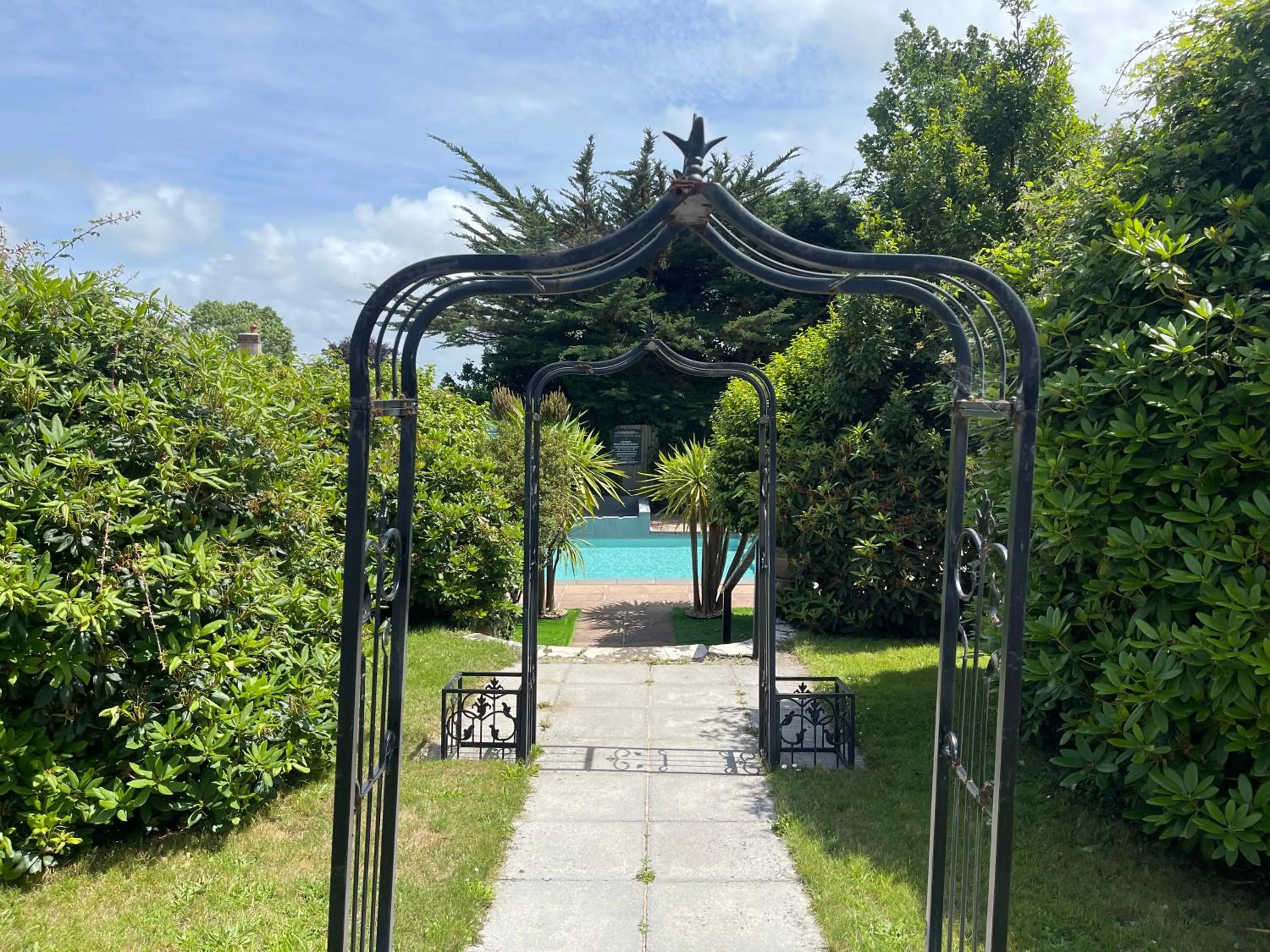 Swimming pool in Durrant House Hotel
