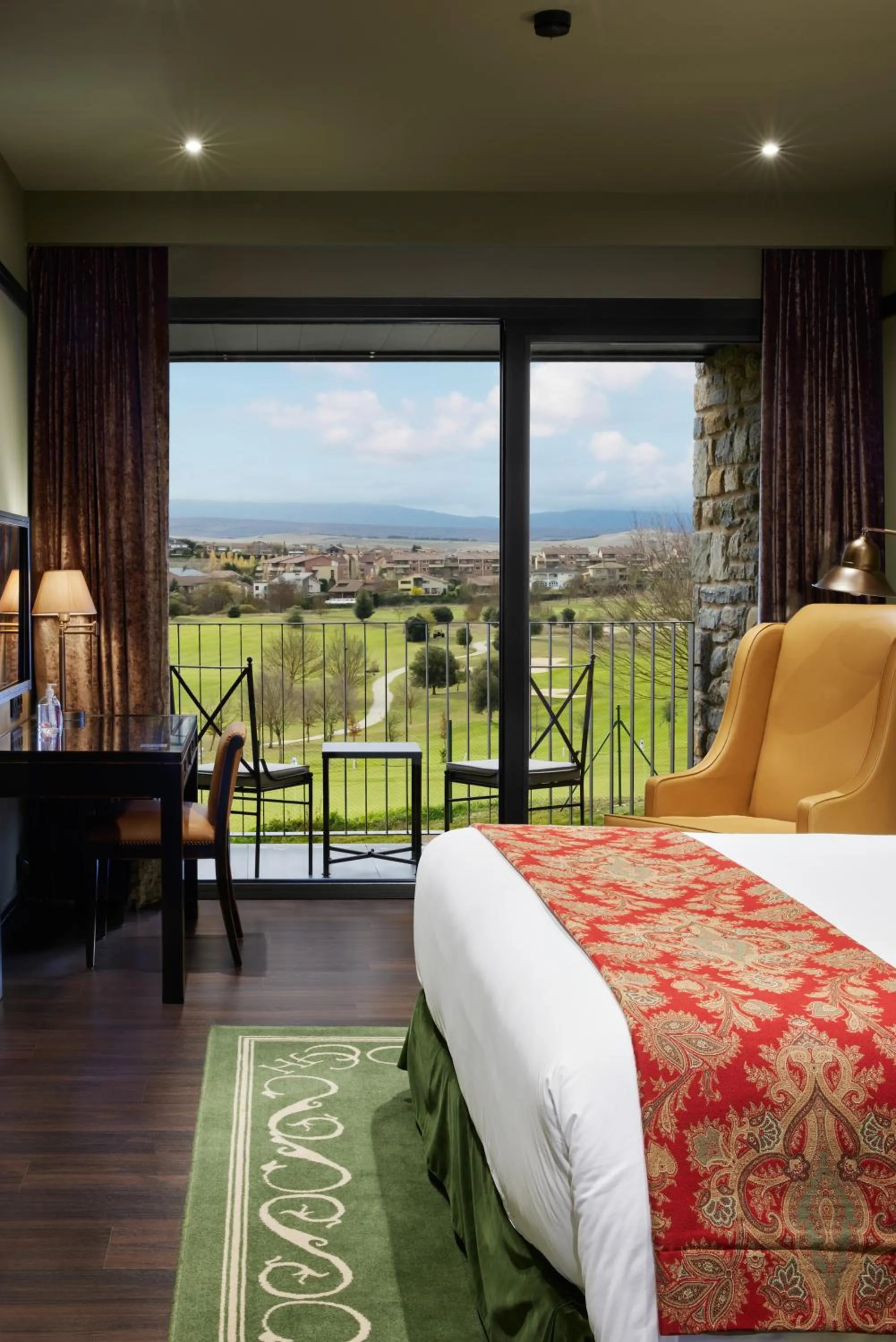 Bed in Hotel Castillo de Gorraiz&Spa