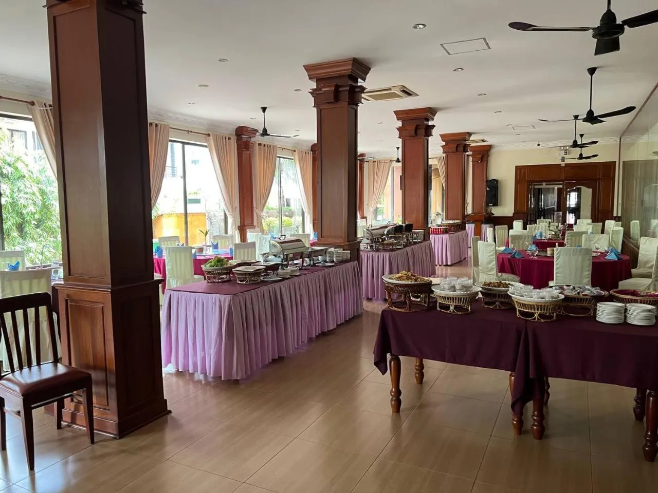 Restaurant/places to eat in Dara Reang Sey Angkor Hotel