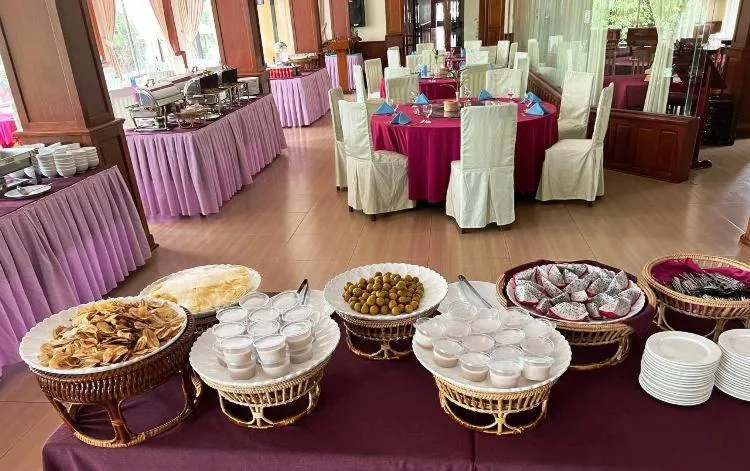 Restaurant/places to eat in Dara Reang Sey Angkor Hotel