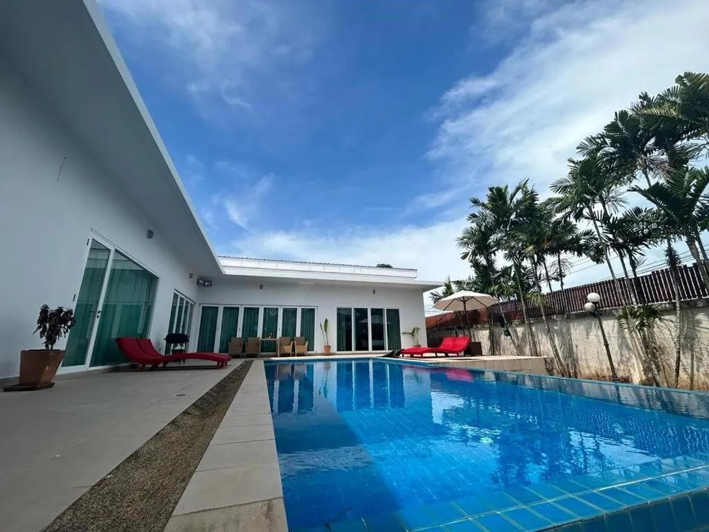 Swimming pool in Phuket Lagoon Pool Villa