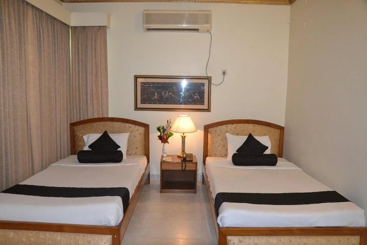 Bed in Hotel de Crystal Crown