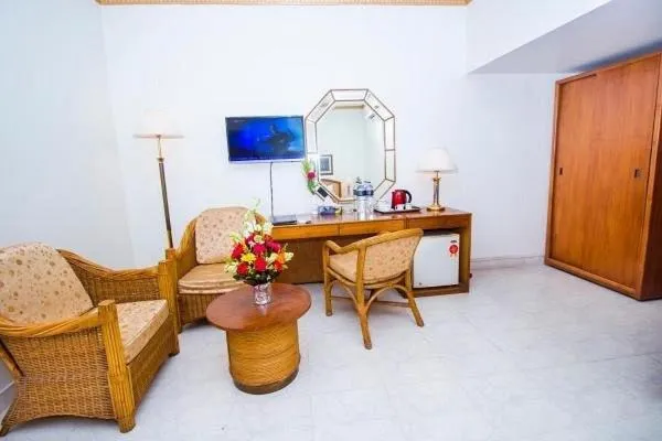 Communal lounge/ TV room in Hotel de Crystal Crown