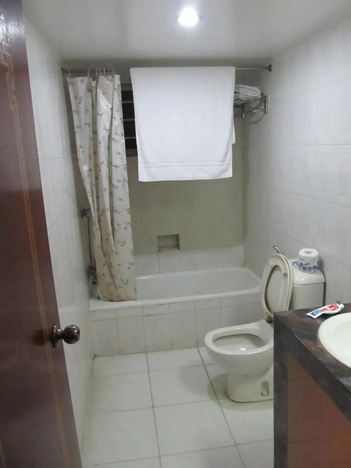 Shower in Hotel de Crystal Crown