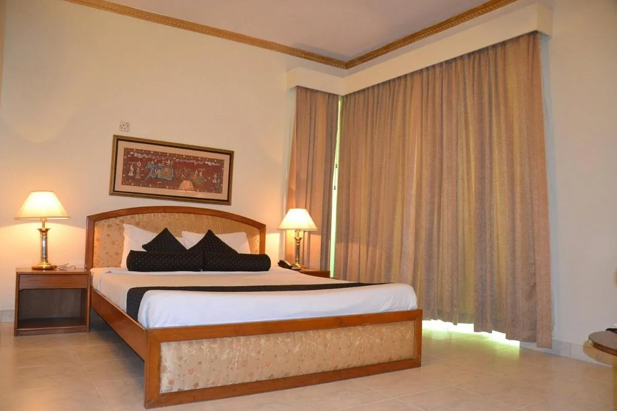 Bed in Hotel de Crystal Crown