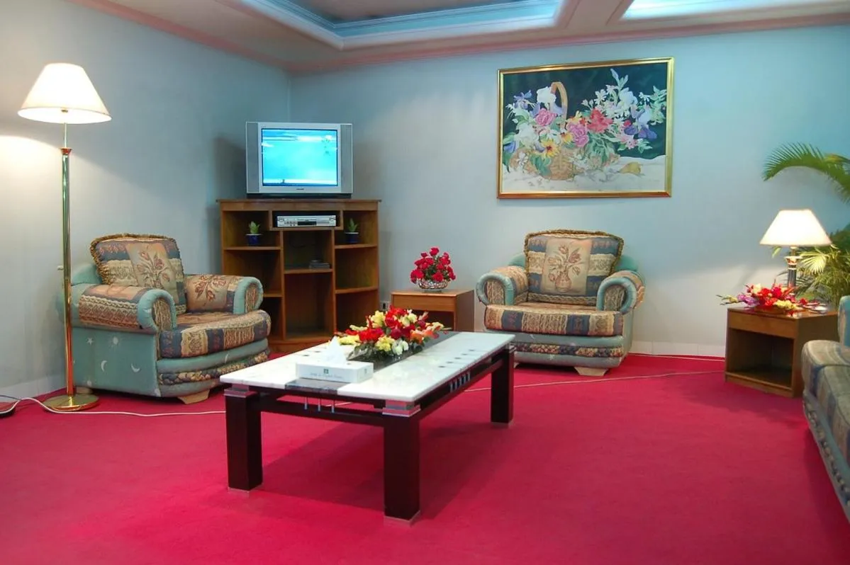 Communal lounge/ TV room in Hotel de Crystal Crown