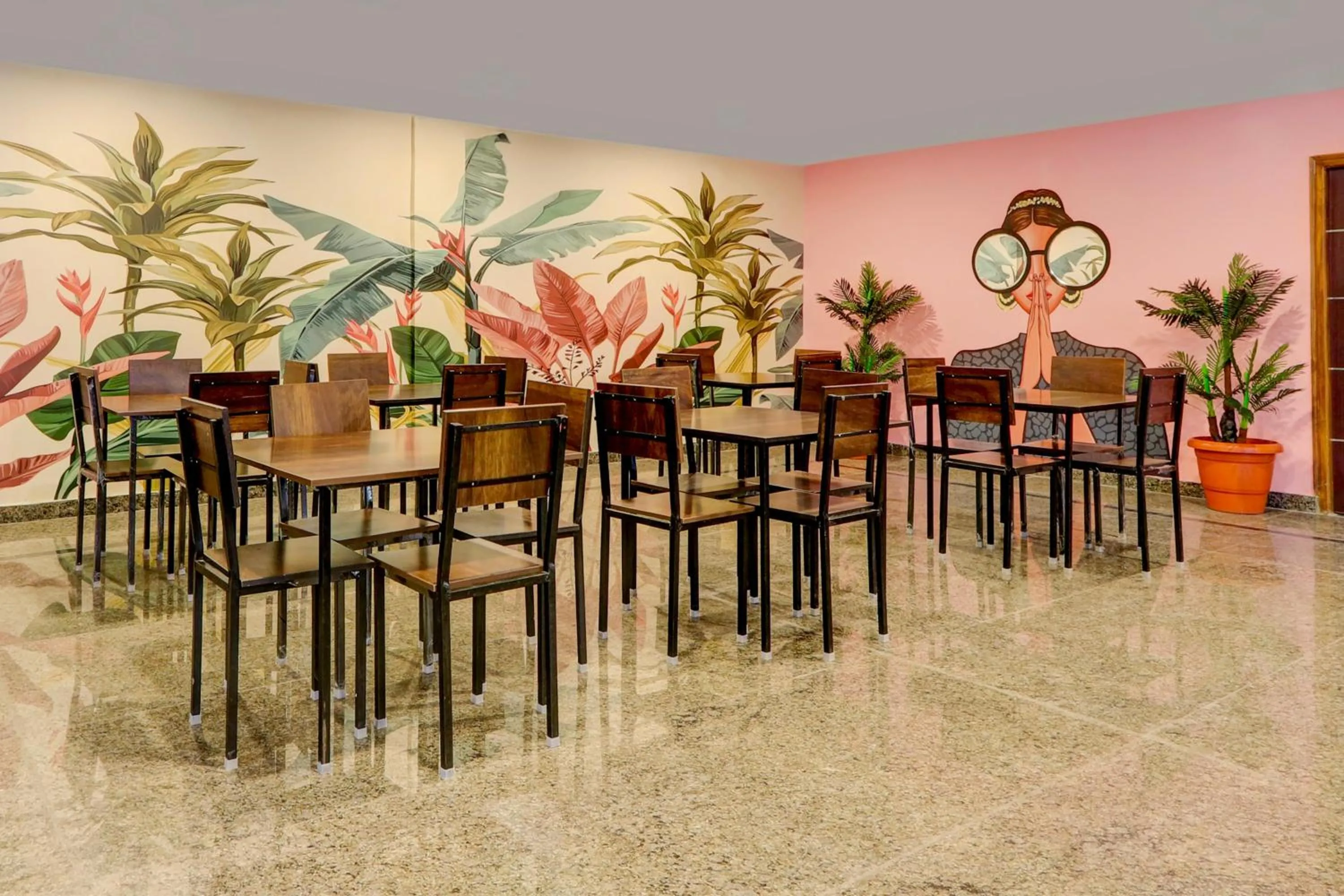 Restaurant/places to eat in Super Townhouse OAK BHOOJA HOTELS