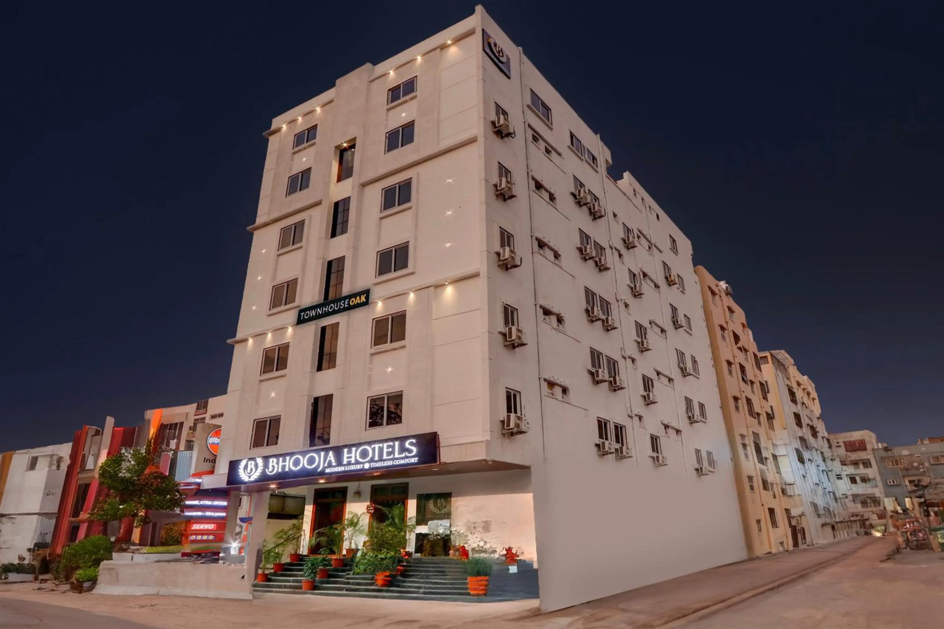 Facade/entrance in Super Townhouse OAK BHOOJA HOTELS