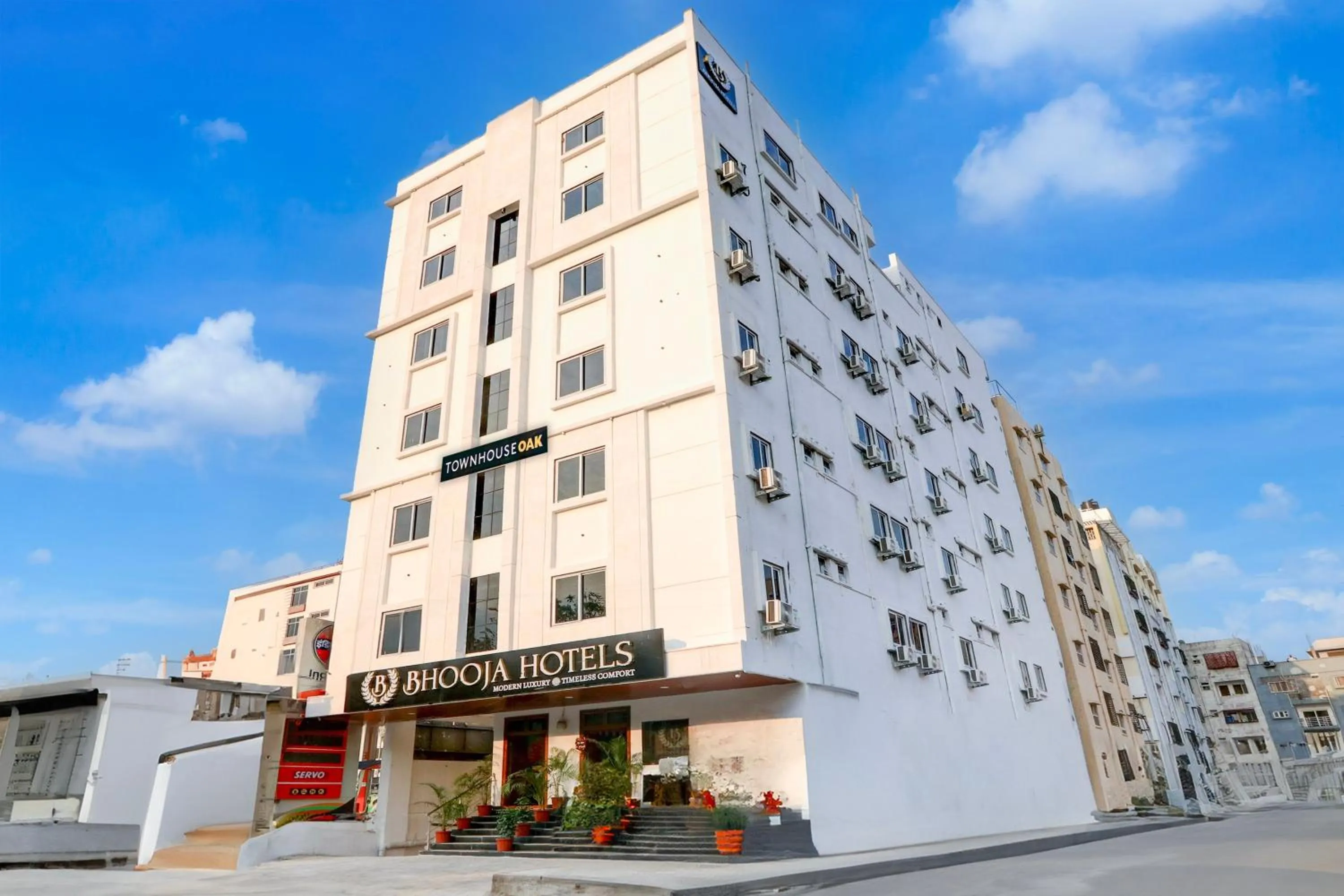 Facade/entrance in Super Townhouse OAK BHOOJA HOTELS