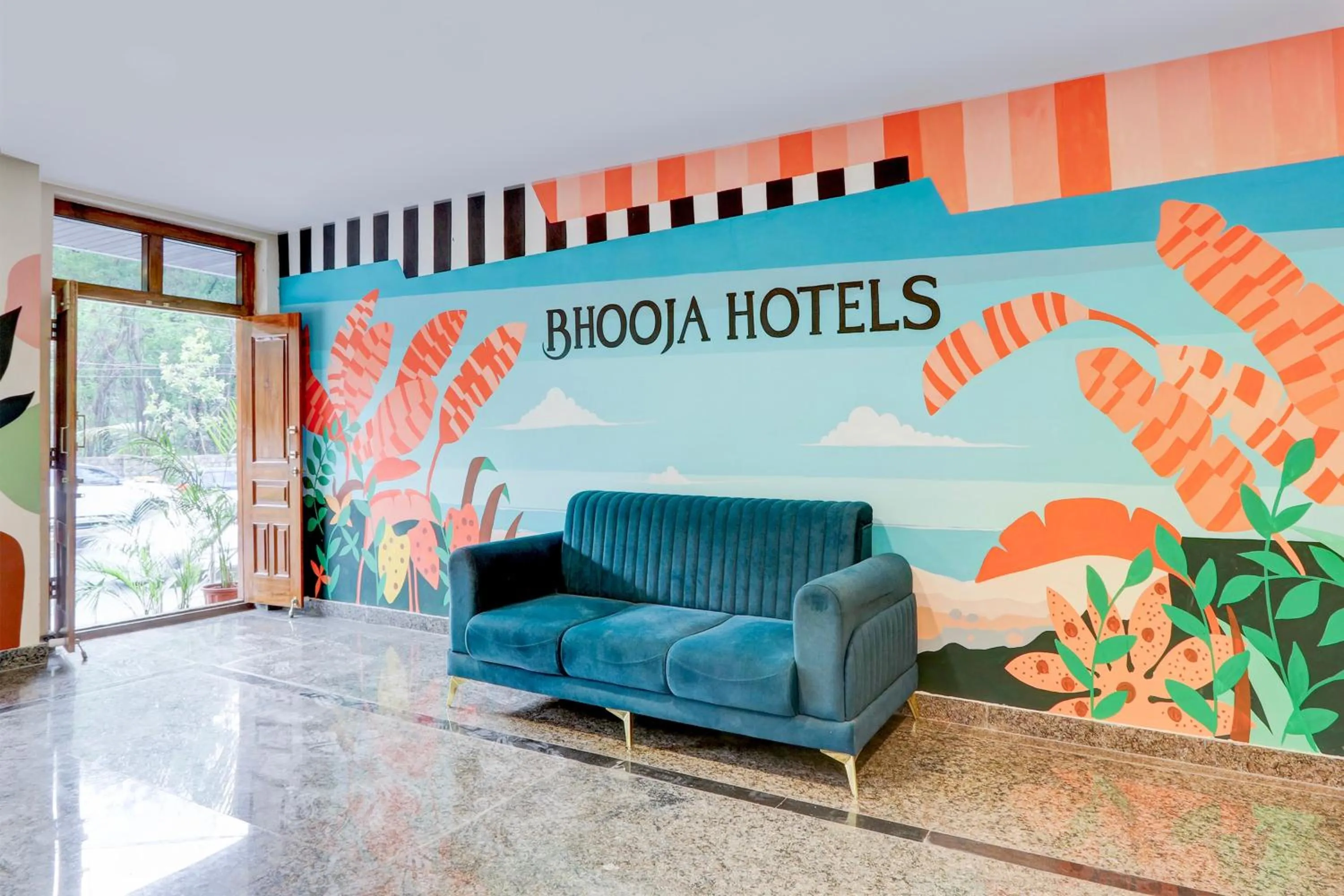 Lobby or reception in Super Townhouse OAK BHOOJA HOTELS