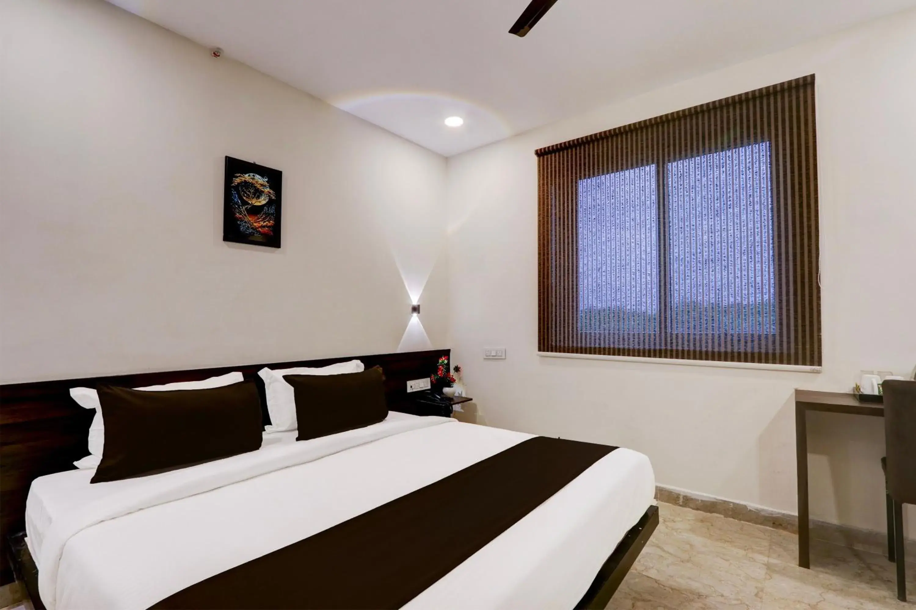 Bedroom, Bed in Super Townhouse OAK BHOOJA HOTELS Bedroom, Bed in Super Townhouse OAK BHOOJA HOTELS